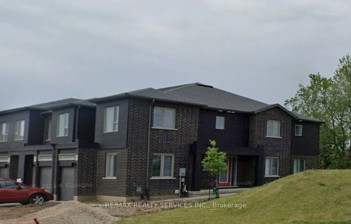 Photo 2 of 15 Roper Place, Kitchener — HOMEH