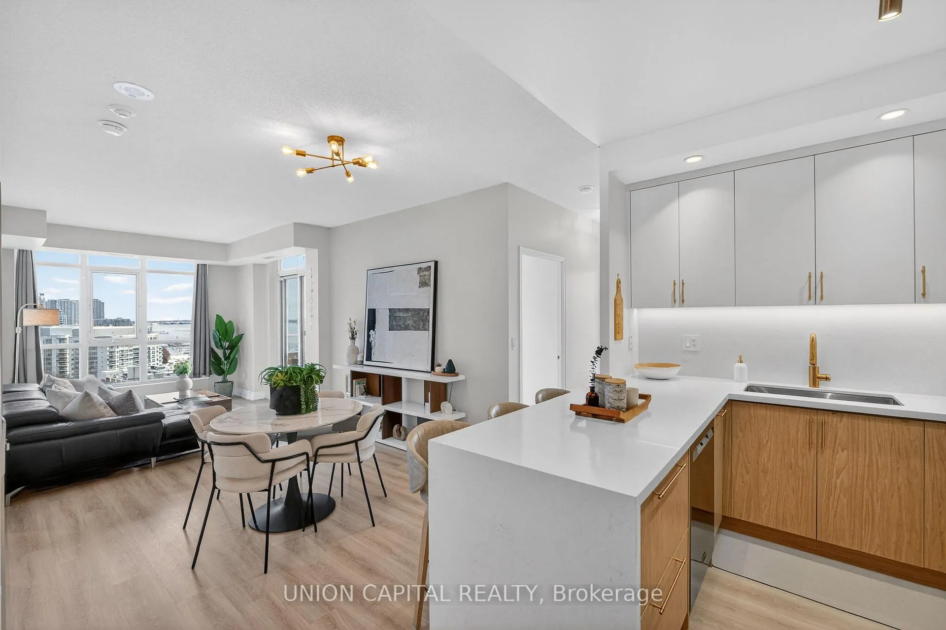 Photo 2 of Unit 1501, 21 Grand Magazine Street, Toronto, Niagara — HOMEH