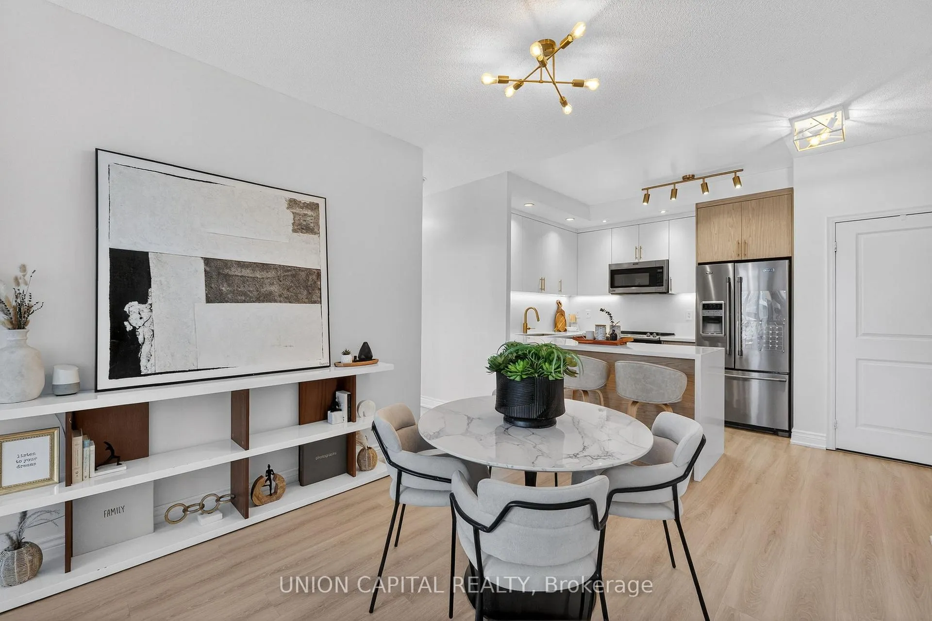 Photo 6 of Unit 1501, 21 Grand Magazine Street, Toronto, Niagara — HOMEH