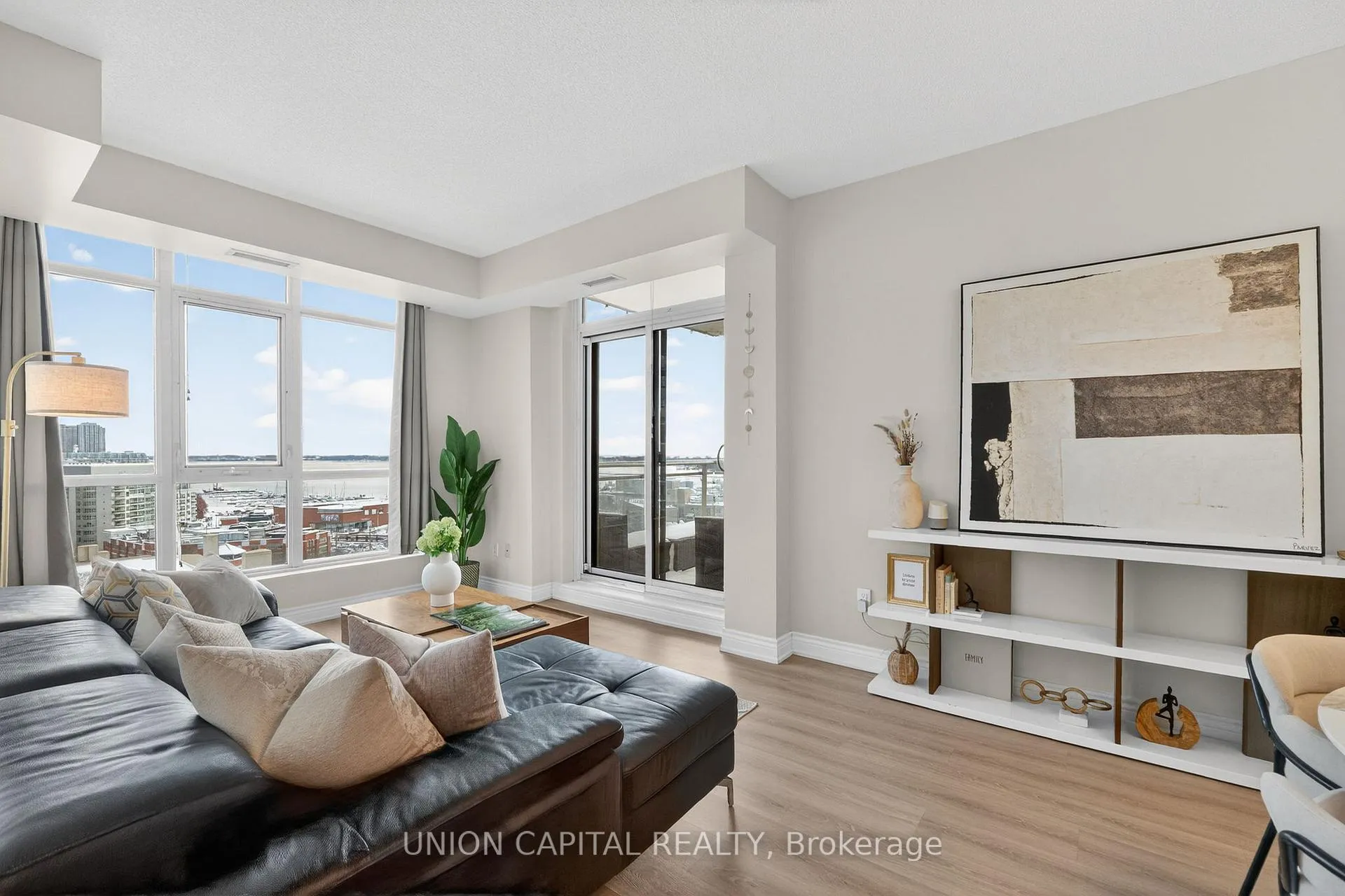 Photo 8 of Unit 1501, 21 Grand Magazine Street, Toronto, Niagara — HOMEH