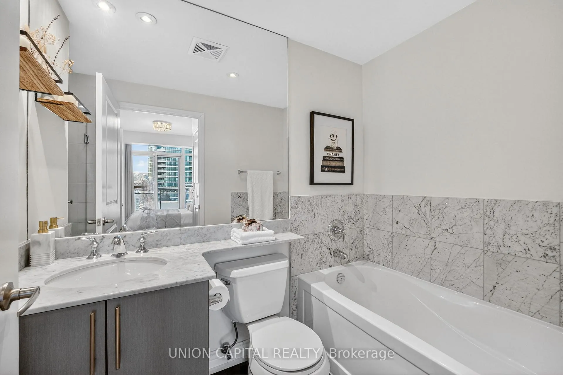 Photo 14 of Unit 1501, 21 Grand Magazine Street, Toronto, Niagara — HOMEH