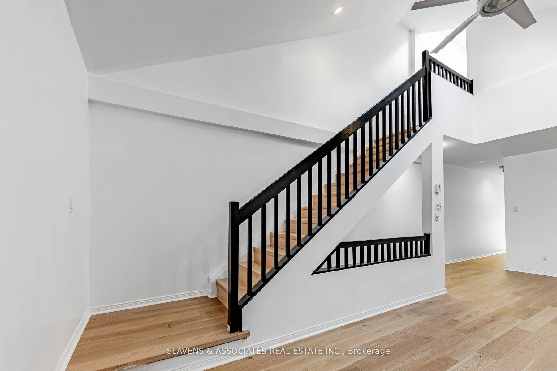 Photo 3 of Unit B, 33 Claxton Boulevard, Toronto, Humewood-Cedarvale — HOMEH