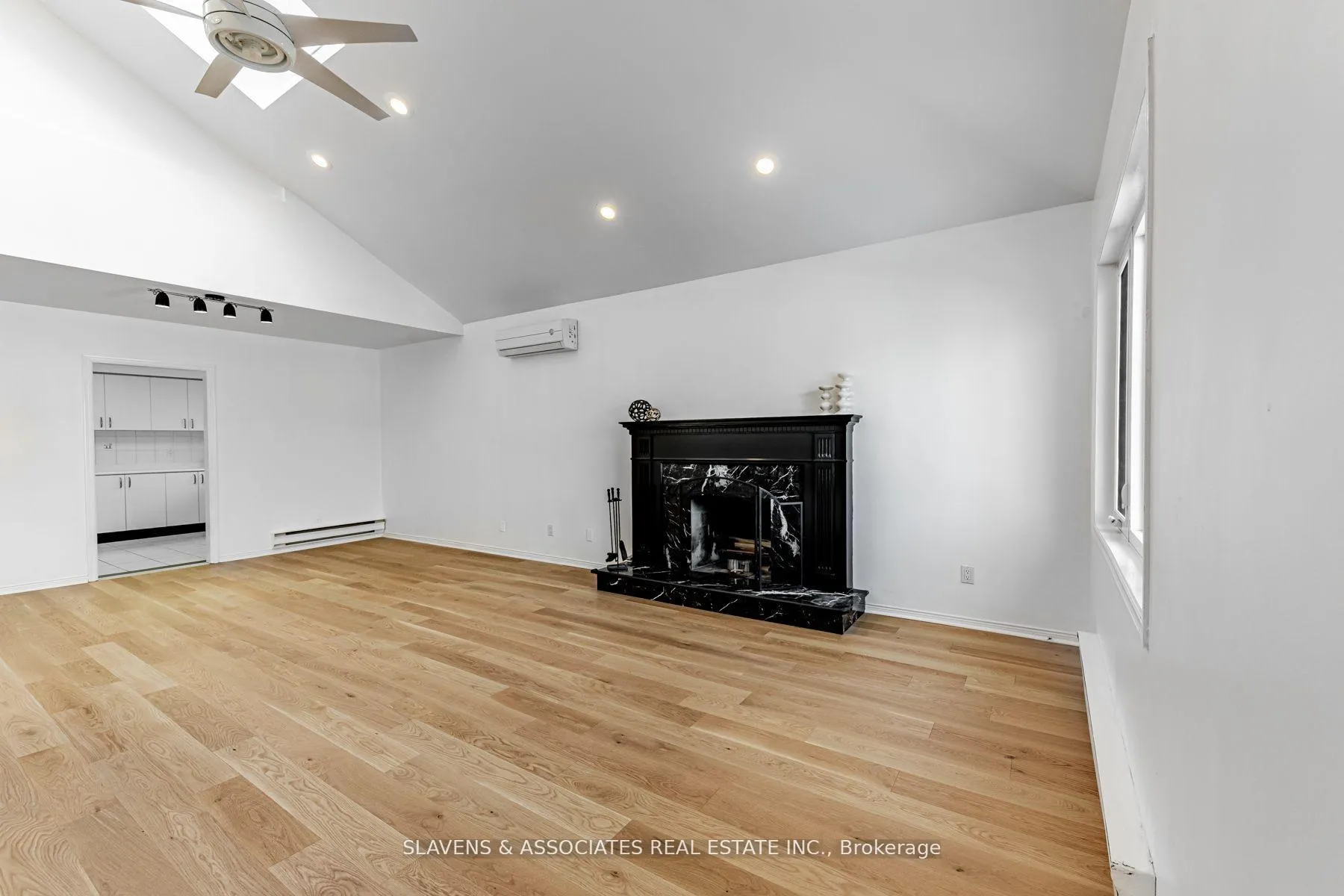 Photo 4 of Unit B, 33 Claxton Boulevard, Toronto, Humewood-Cedarvale — HOMEH