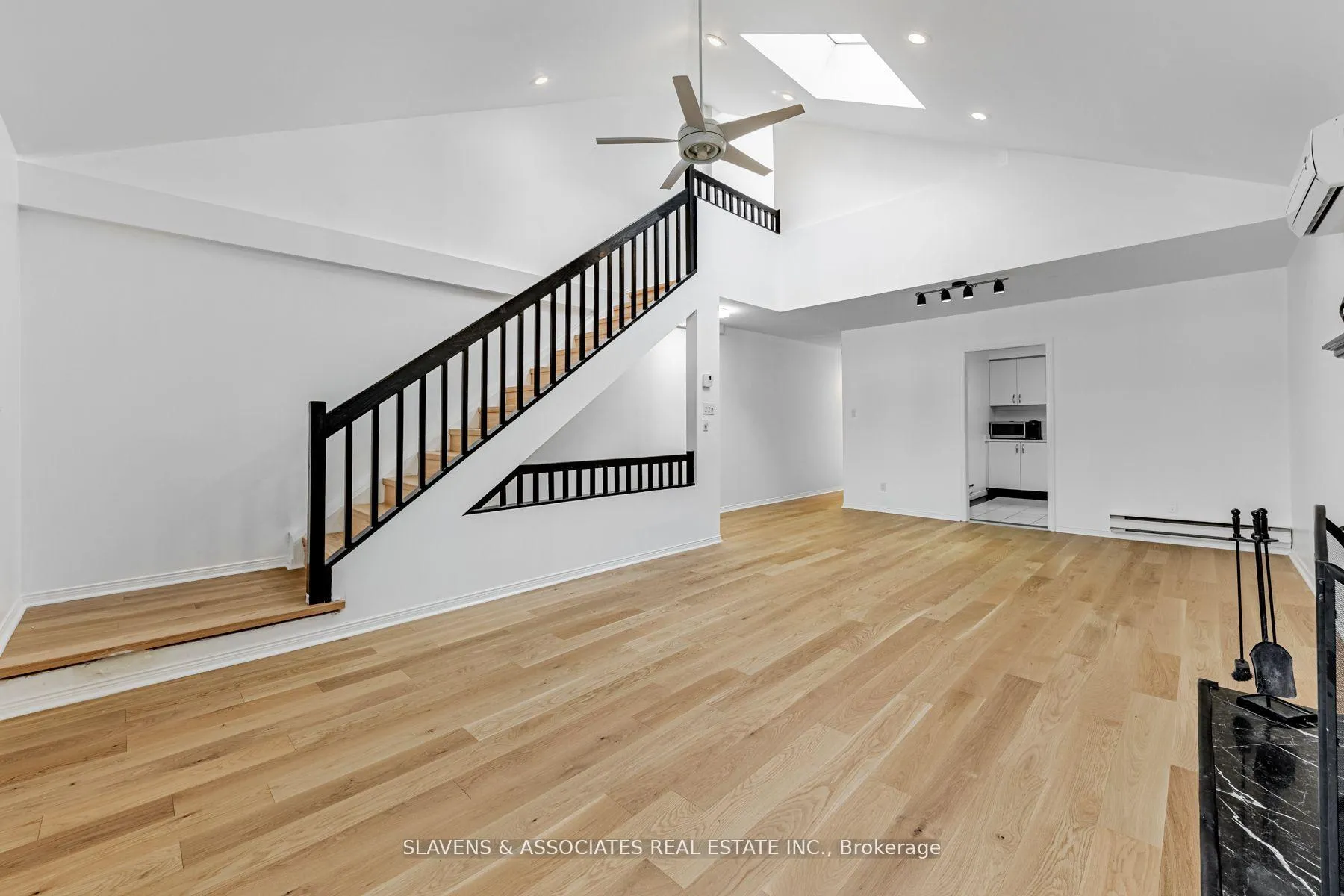 Photo 5 of Unit B, 33 Claxton Boulevard, Toronto, Humewood-Cedarvale — HOMEH