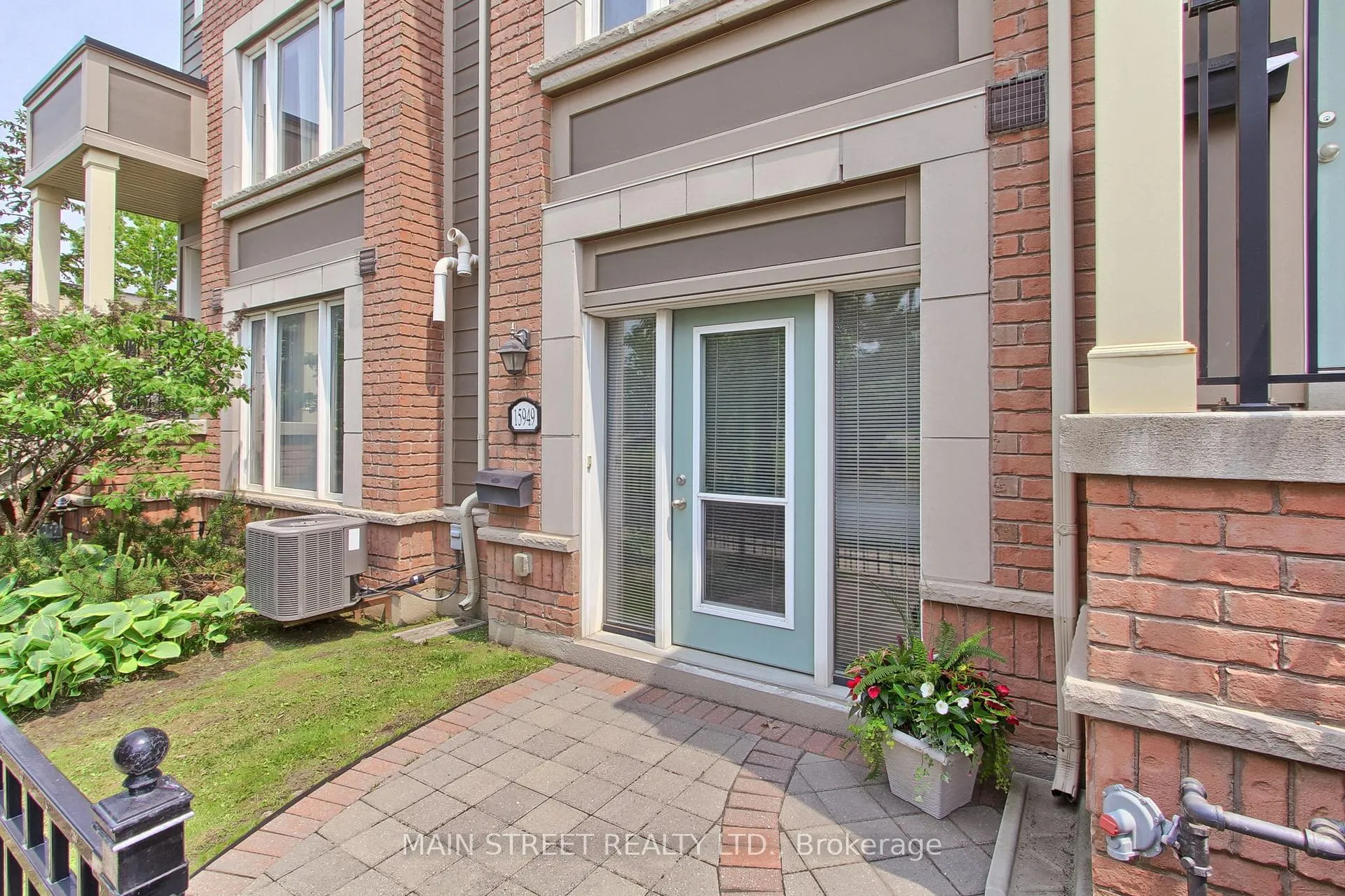Photo 2 of Unit 4, 15949 Bayview Avenue, Aurora, Bayview Northeast — HOMEH