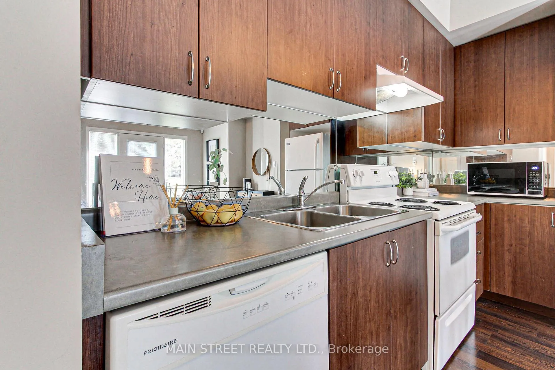 Photo 5 of Unit 4, 15949 Bayview Avenue, Aurora, Bayview Northeast — HOMEH