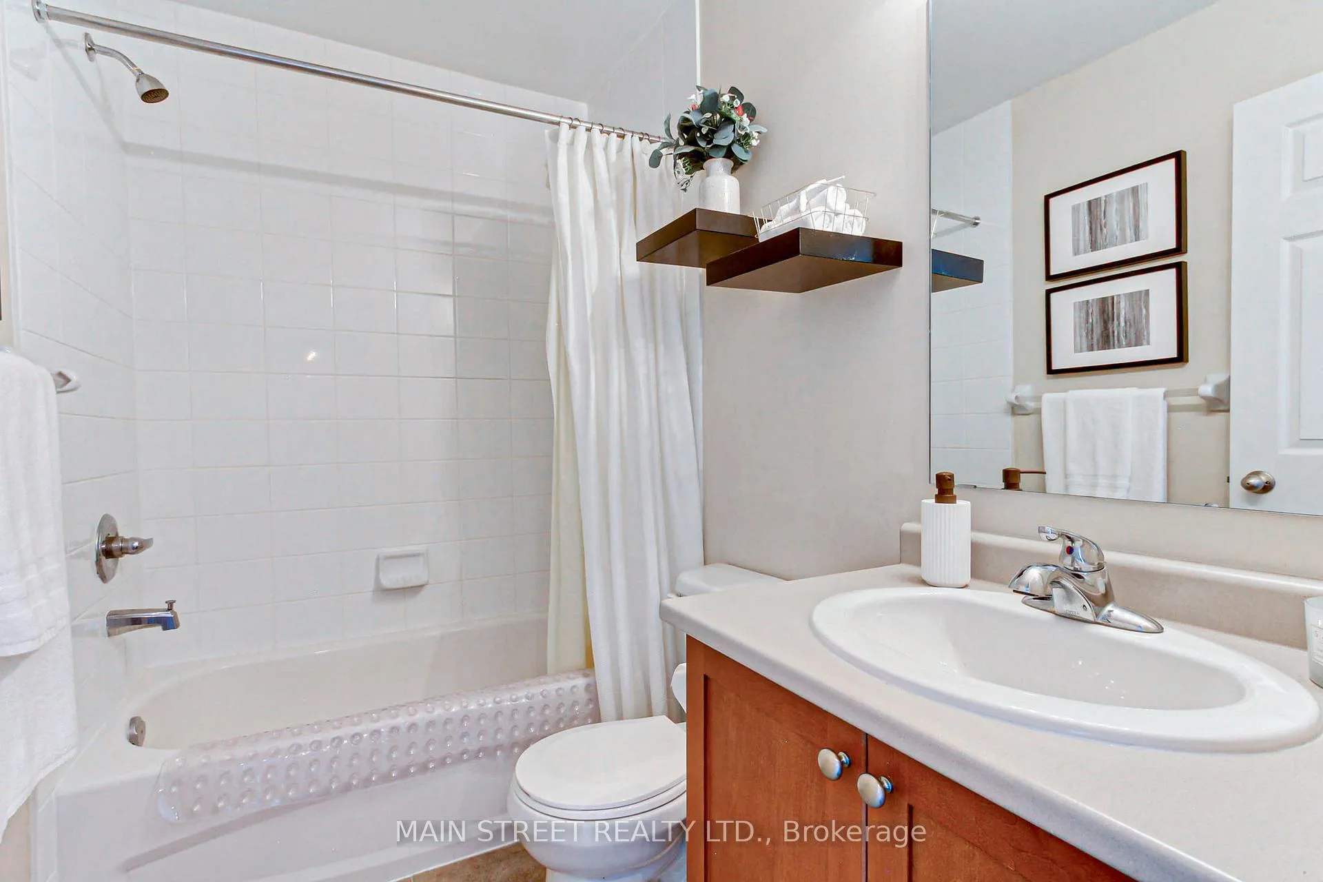 Photo 26 of Unit 4, 15949 Bayview Avenue, Aurora, Bayview Northeast — HOMEH