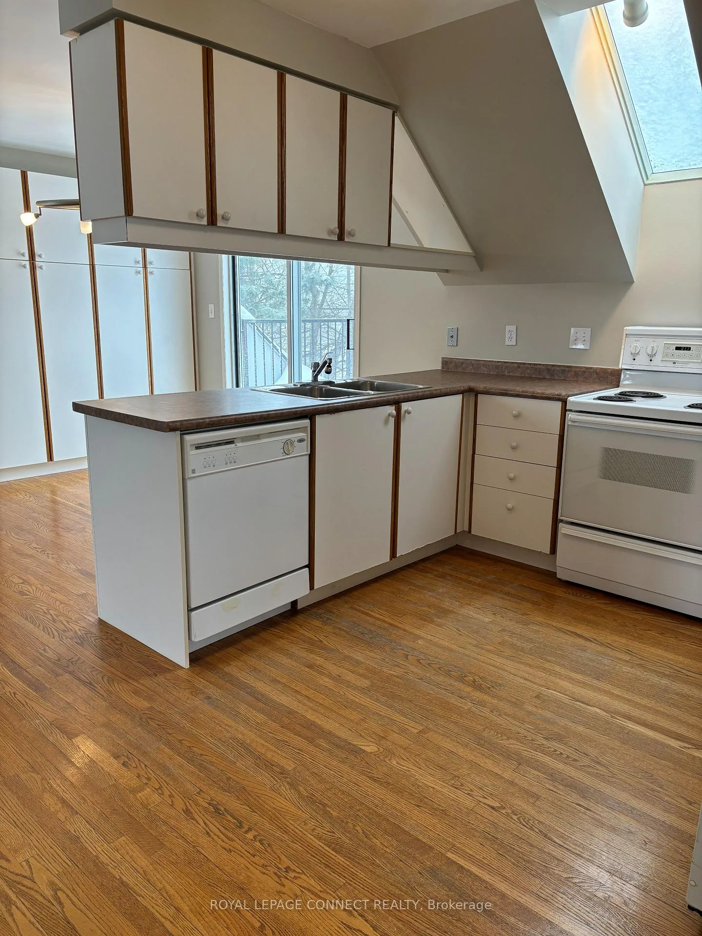 Photo 5 of Unit Unit 2, 9 Doric Street, Ajax, Central East — HOMEH