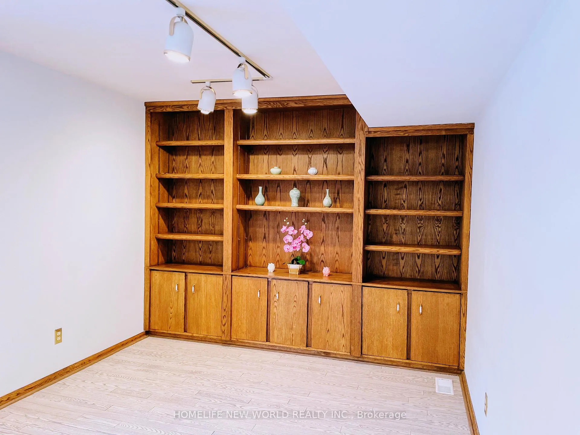 Photo 25 of 58 Marathon Crescent, North York, Newtonbrook West — HOMEH