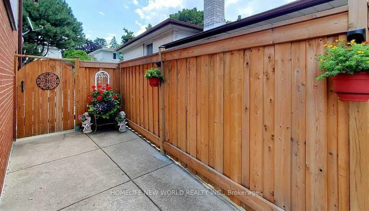 Photo 33 of 58 Marathon Crescent, North York, Newtonbrook West — HOMEH