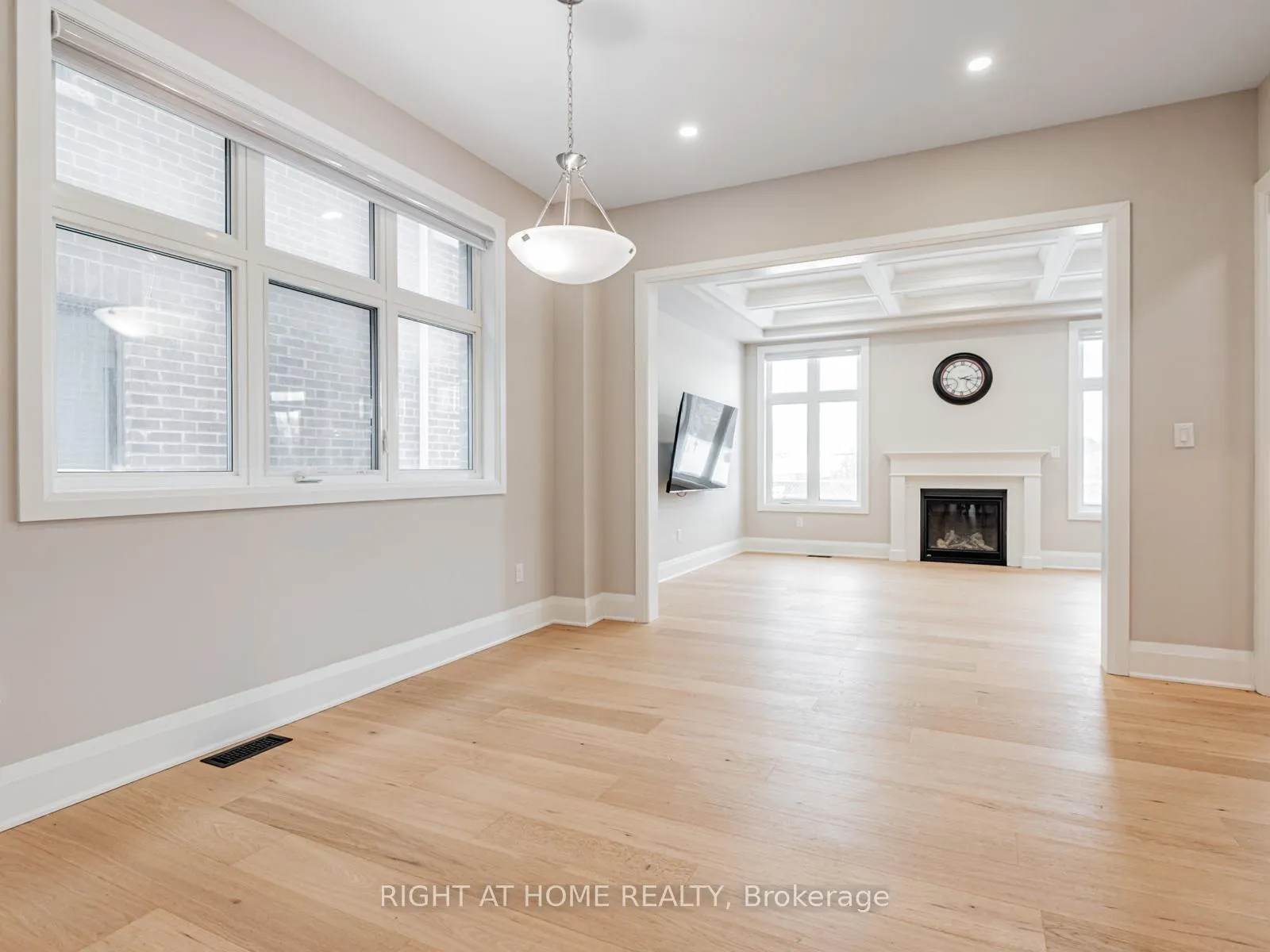 Photo 2 of 14 Berczy Manor Crescent, Markham, Rural Markham — HOMEH