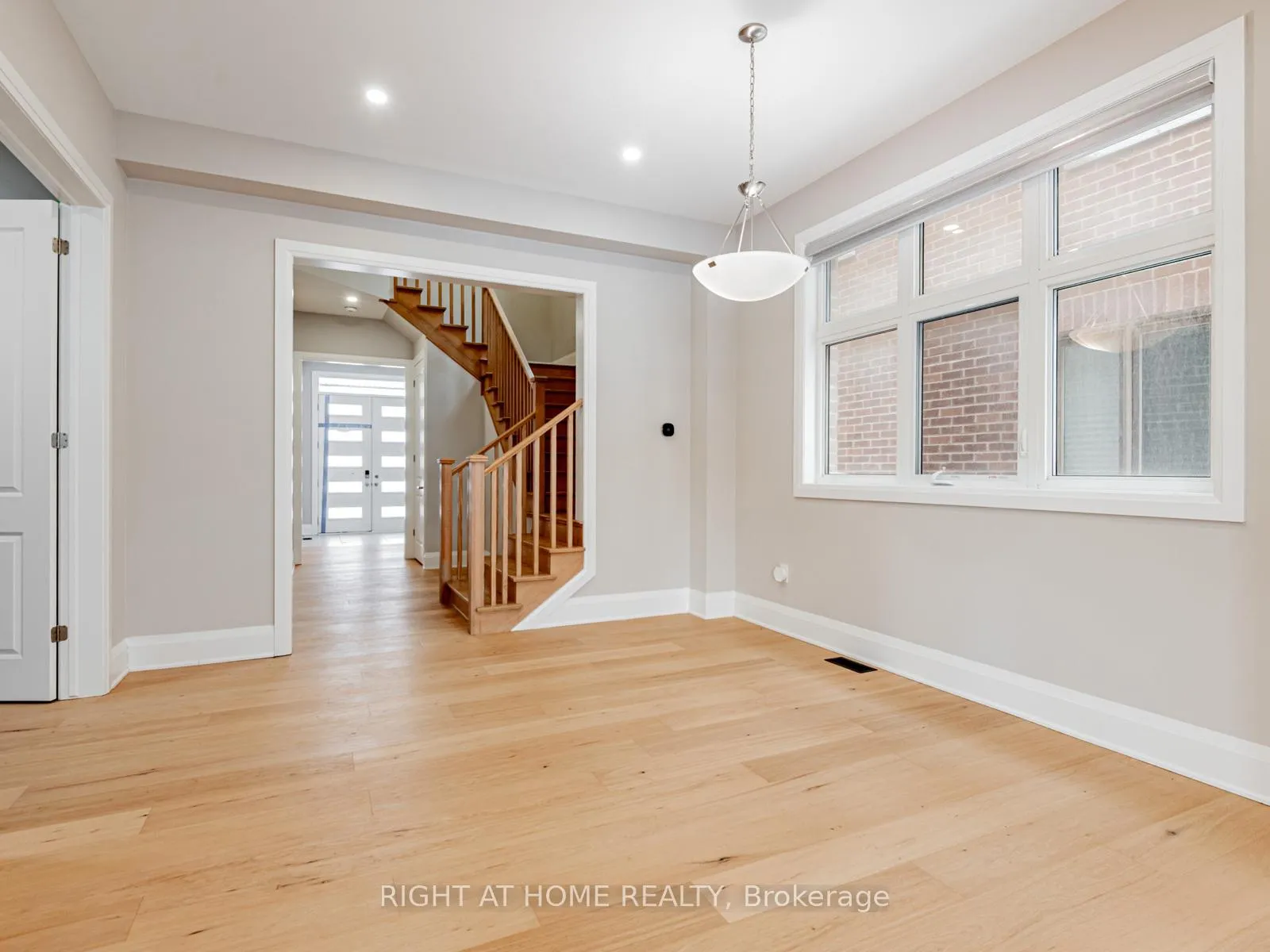 Photo 3 of 14 Berczy Manor Crescent, Markham, Rural Markham — HOMEH