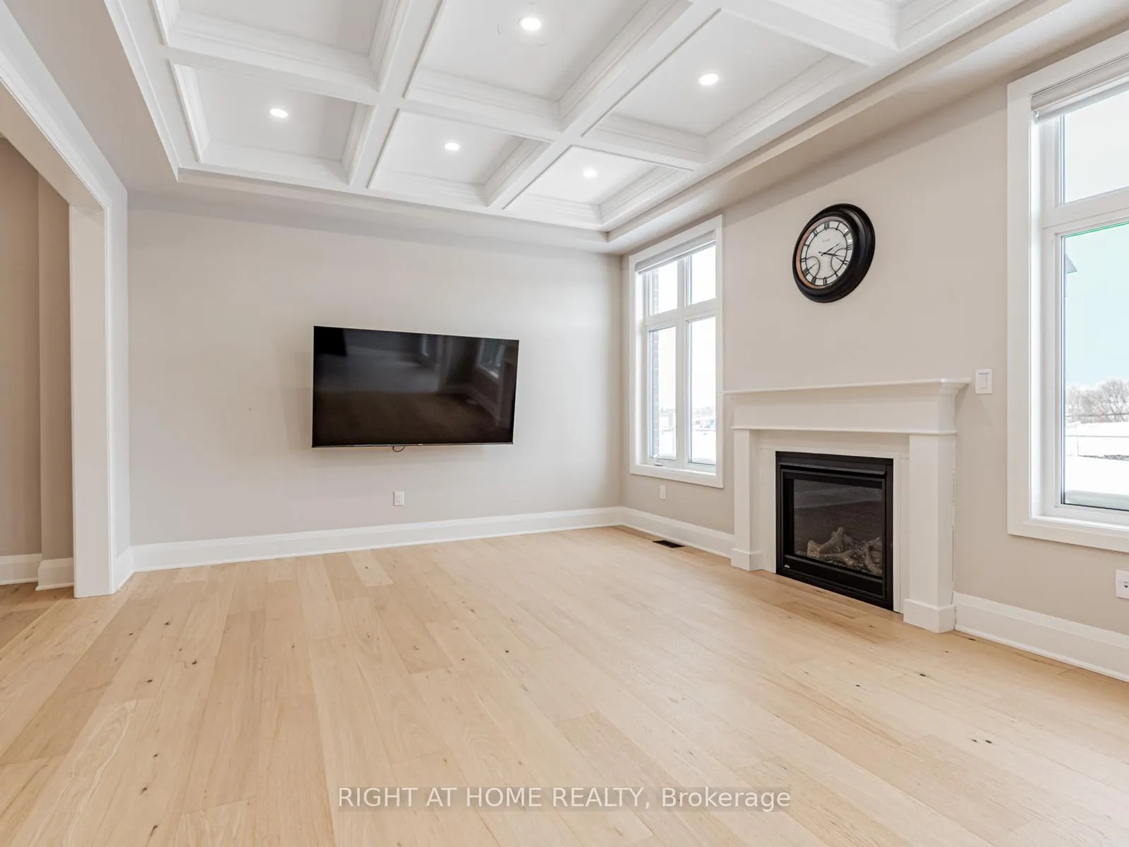 Photo 4 of 14 Berczy Manor Crescent, Markham, Rural Markham — HOMEH