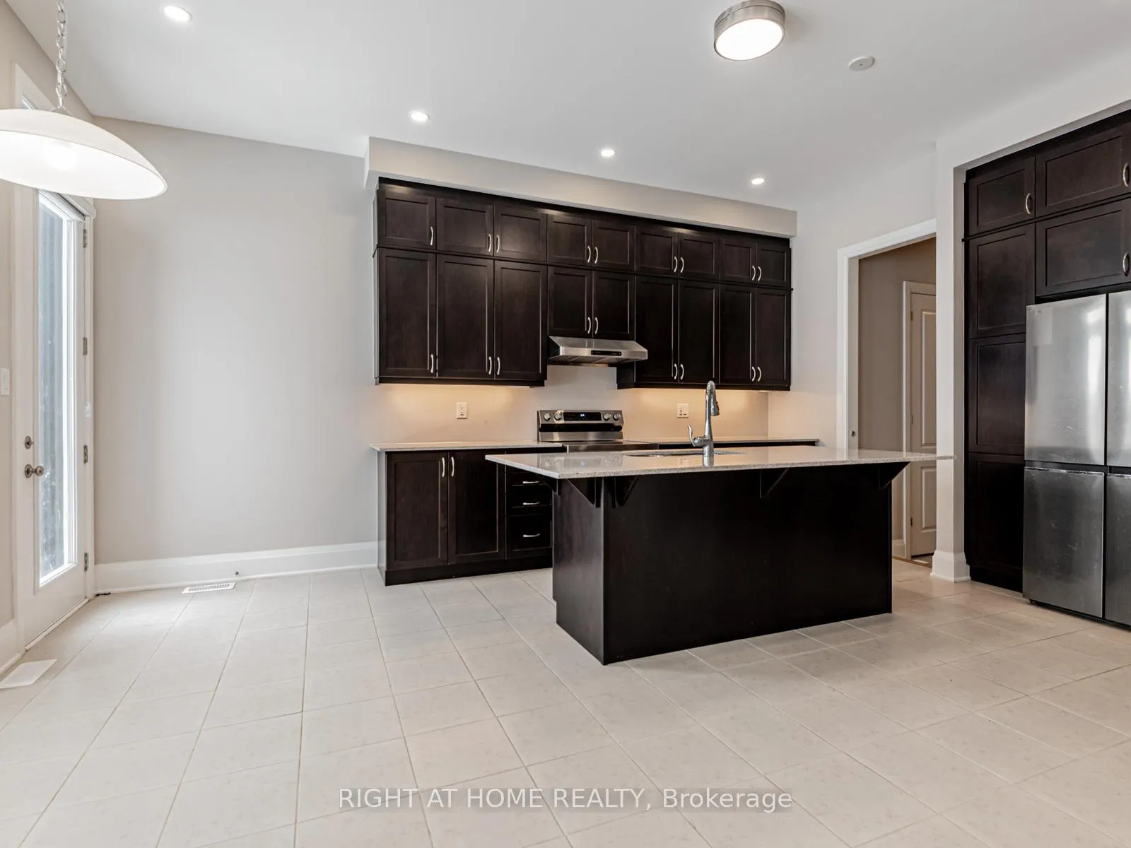 Photo 8 of 14 Berczy Manor Crescent, Markham, Rural Markham — HOMEH