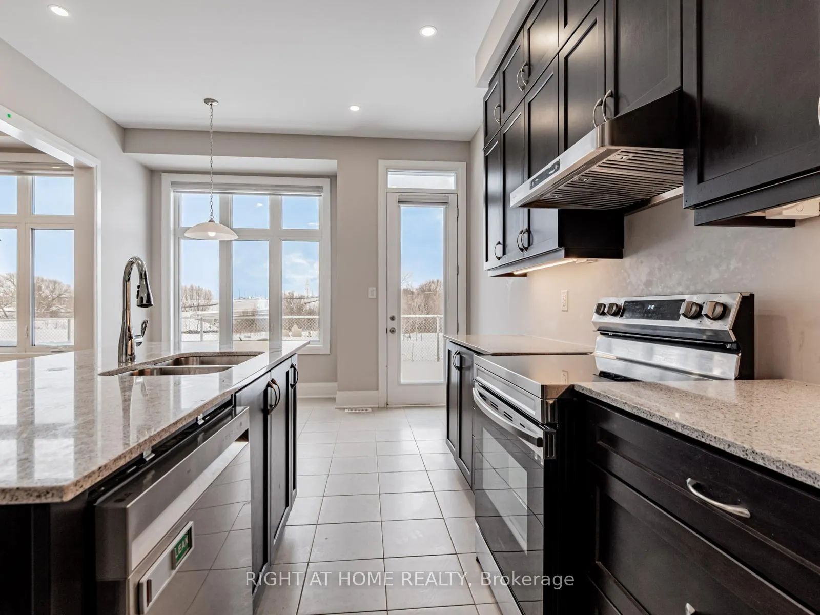 Photo 9 of 14 Berczy Manor Crescent, Markham, Rural Markham — HOMEH