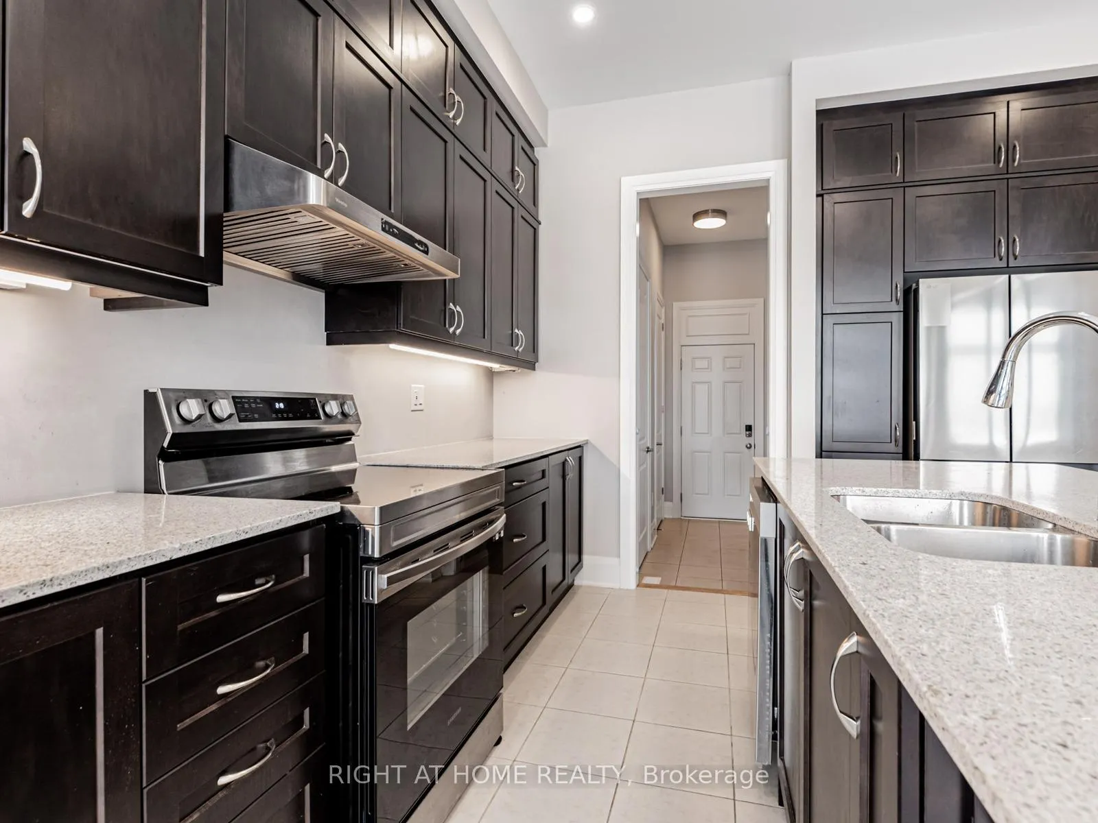 Photo 10 of 14 Berczy Manor Crescent, Markham, Rural Markham — HOMEH