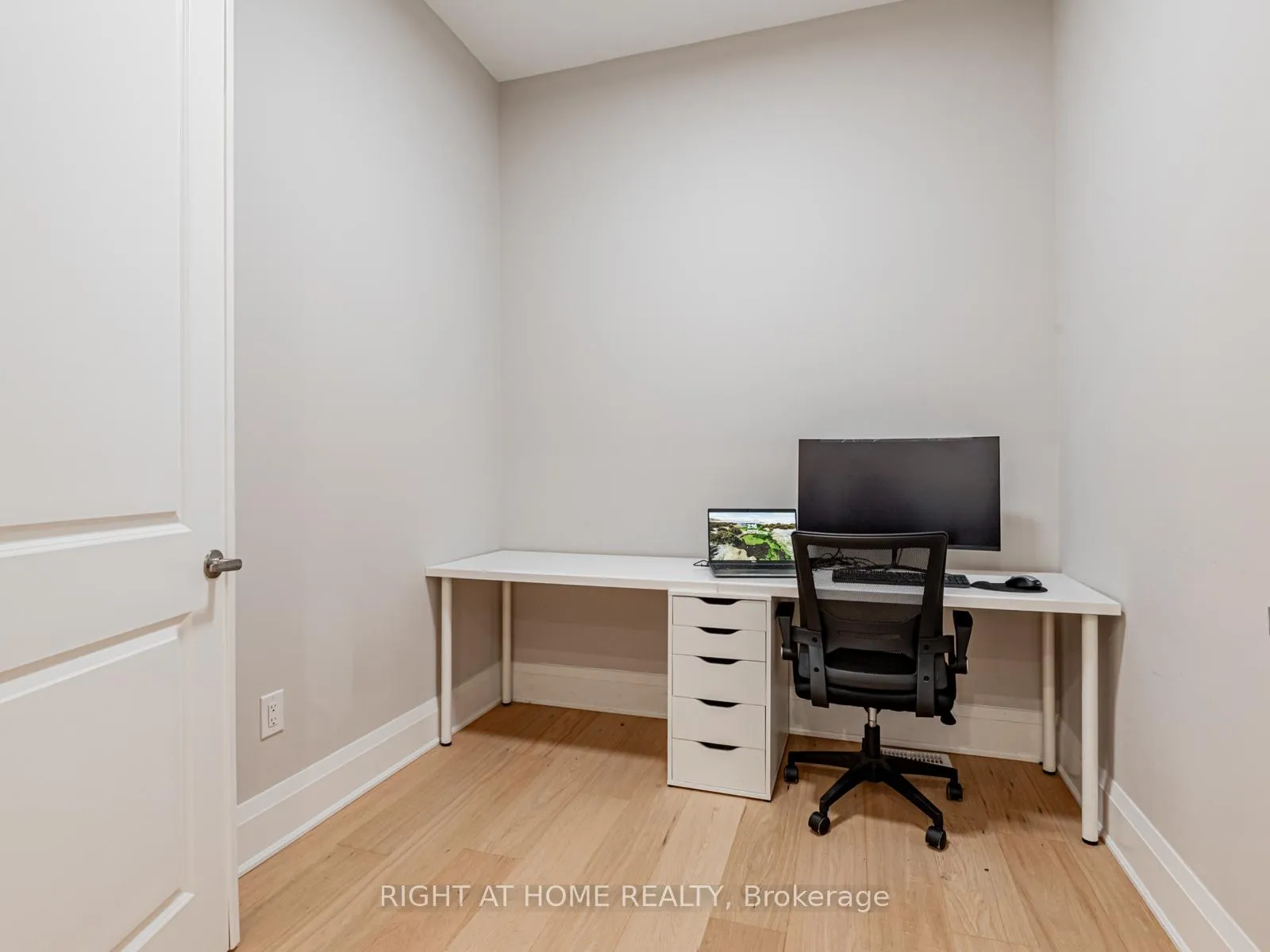 Photo 12 of 14 Berczy Manor Crescent, Markham, Rural Markham — HOMEH