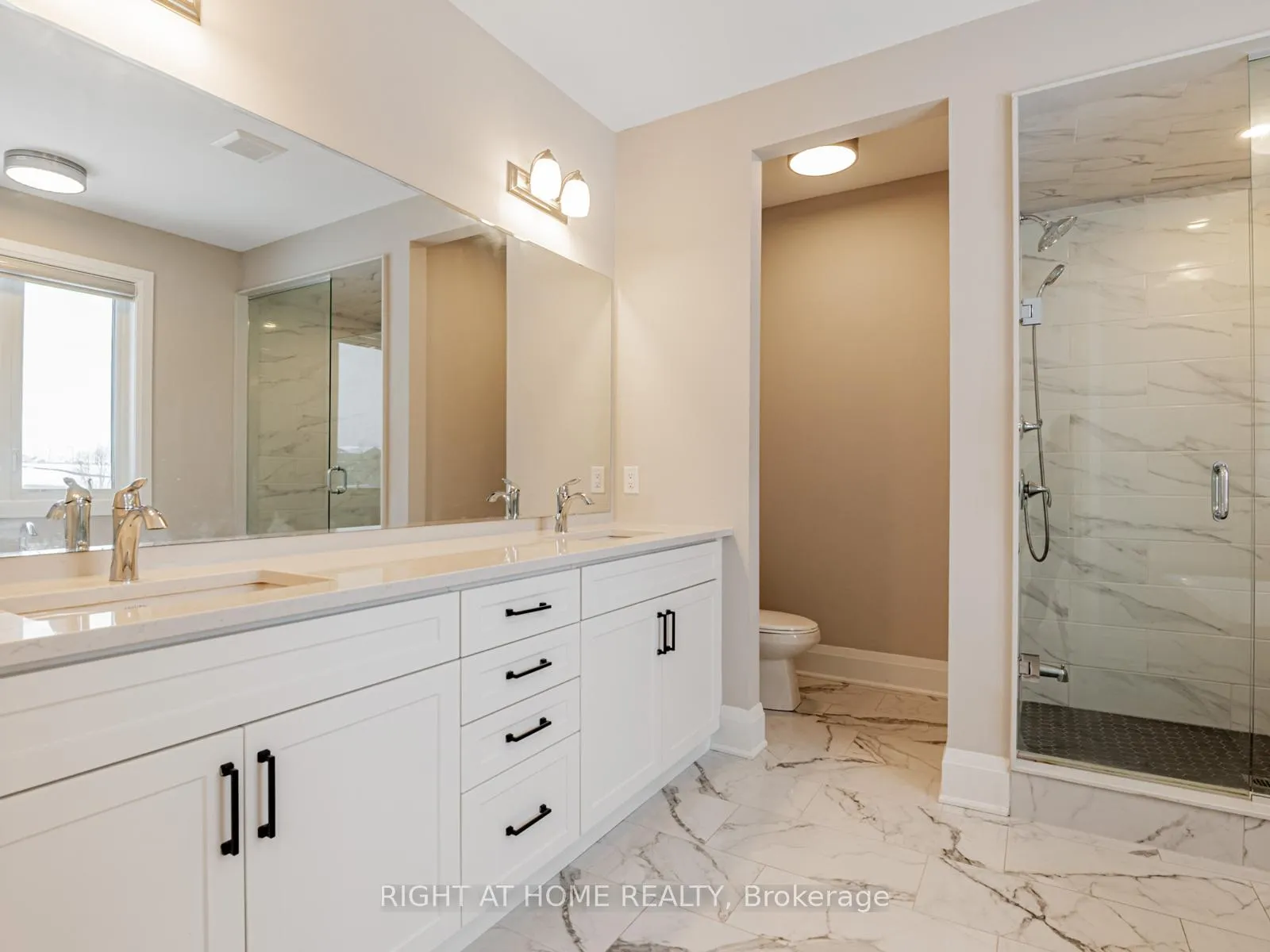 Photo 17 of 14 Berczy Manor Crescent, Markham, Rural Markham — HOMEH