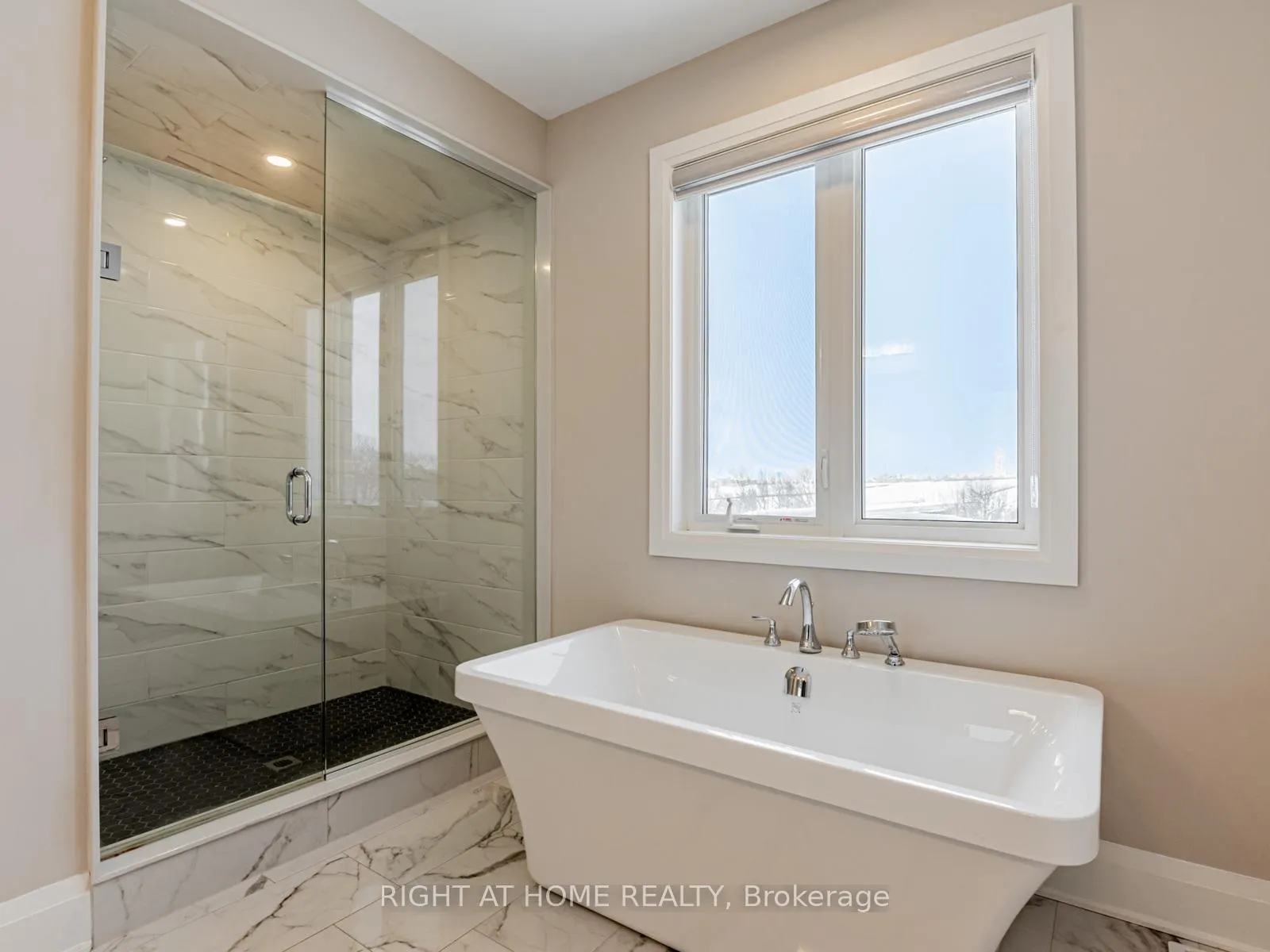 Photo 18 of 14 Berczy Manor Crescent, Markham, Rural Markham — HOMEH