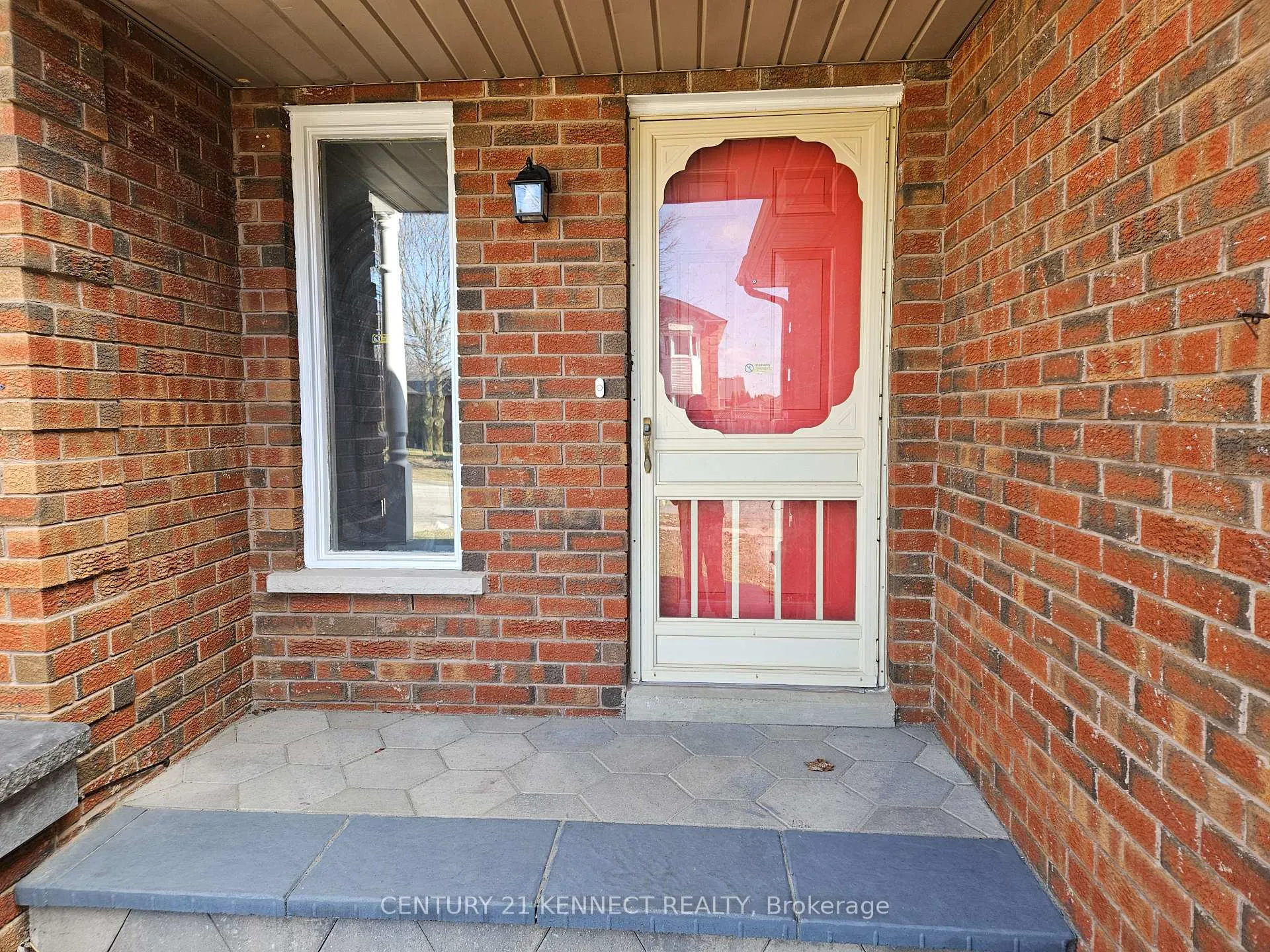 Photo 2 of 5 Mcbrien Court, Whitby, Williamsburg — HOMEH