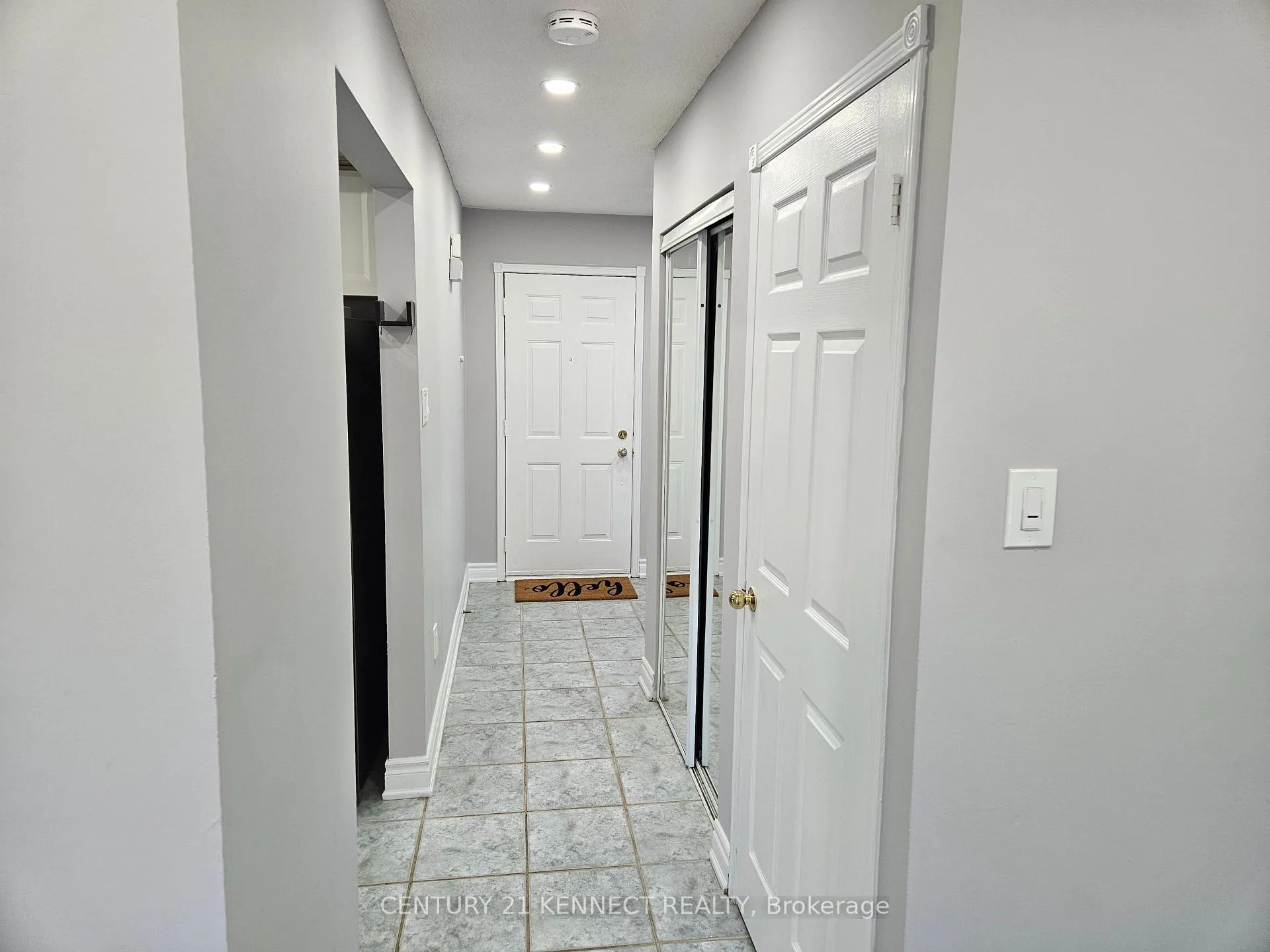 Photo 3 of 5 Mcbrien Court, Whitby, Williamsburg — HOMEH