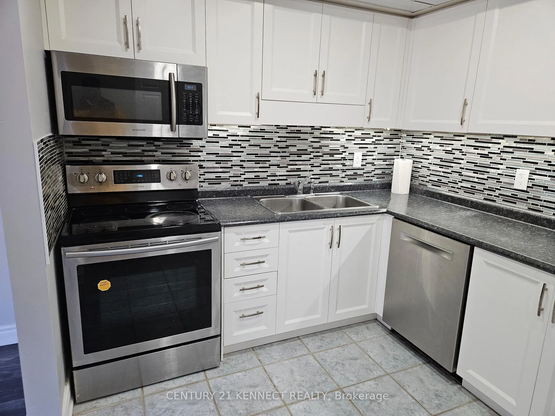 Photo 4 of 5 Mcbrien Court, Whitby, Williamsburg — HOMEH
