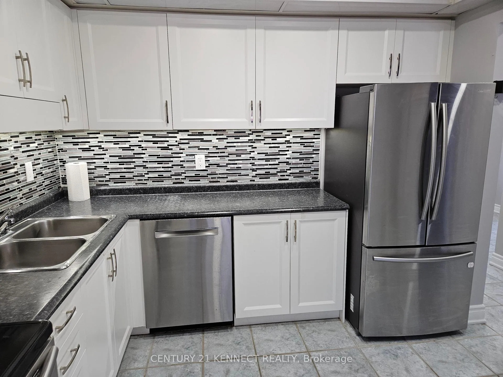 Photo 5 of 5 Mcbrien Court, Whitby, Williamsburg — HOMEH