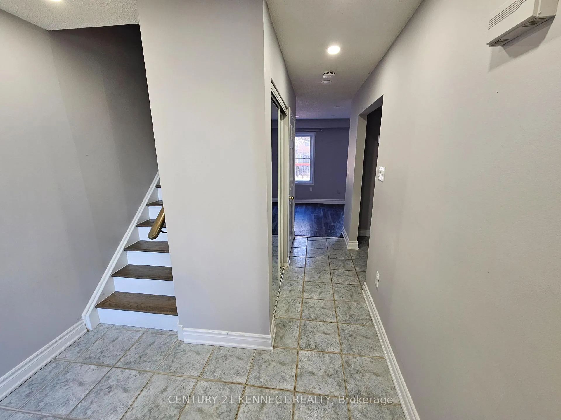 Photo 6 of 5 Mcbrien Court, Whitby, Williamsburg — HOMEH