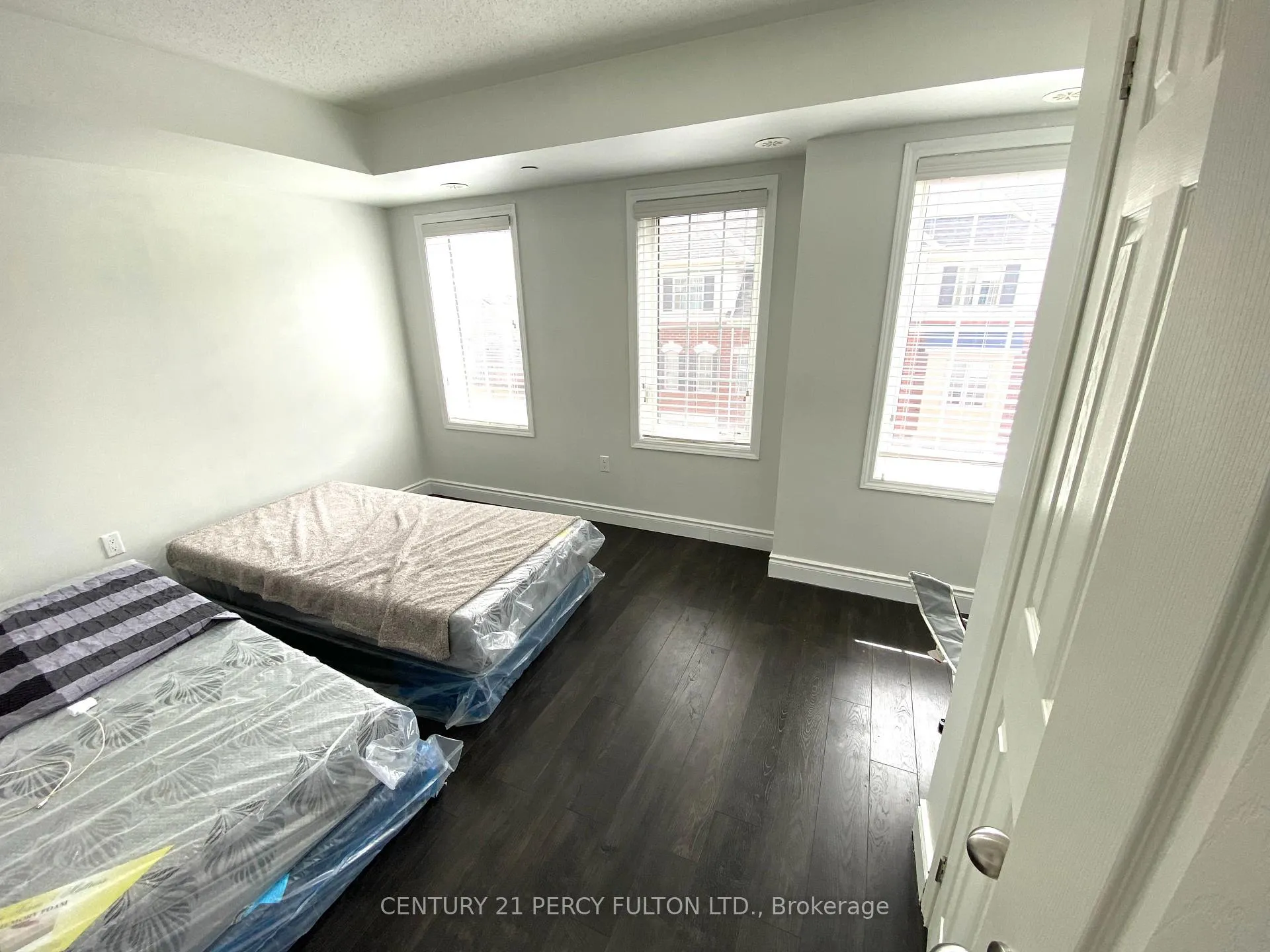 Photo 6 of 33 Christabelle Path N, Oshawa, Windfields — HOMEH