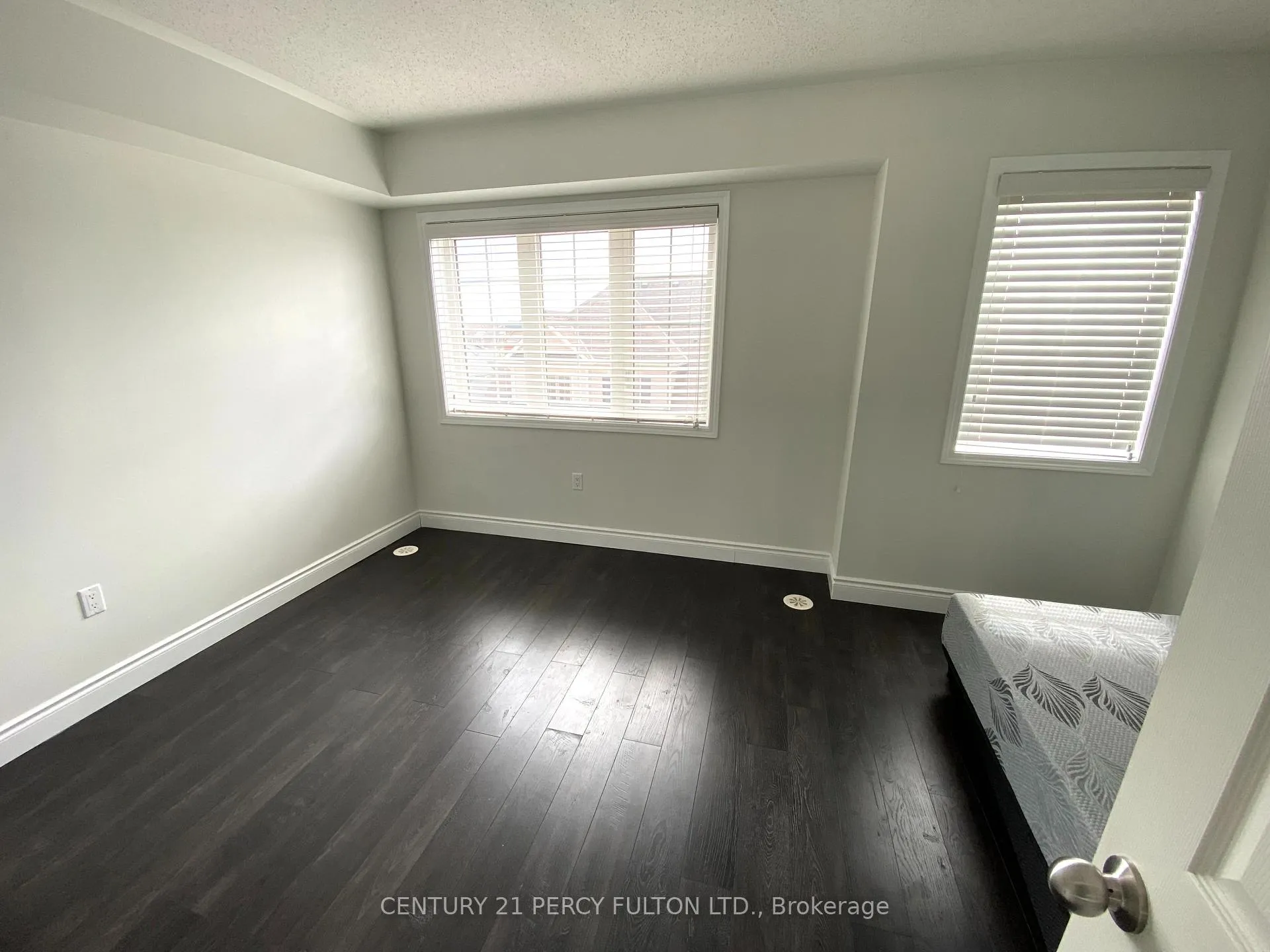 Photo 10 of 33 Christabelle Path N, Oshawa, Windfields — HOMEH