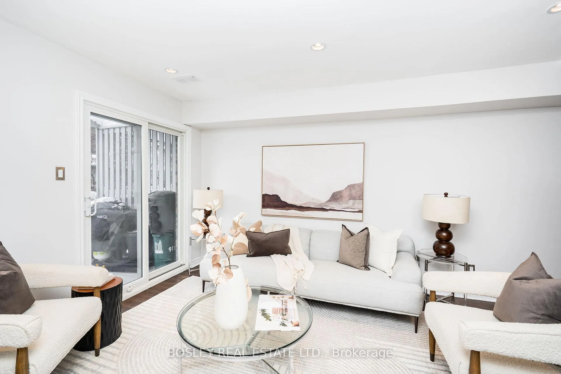 Photo 5 of 911C Adelaide Street W, Toronto, Niagara — HOMEH