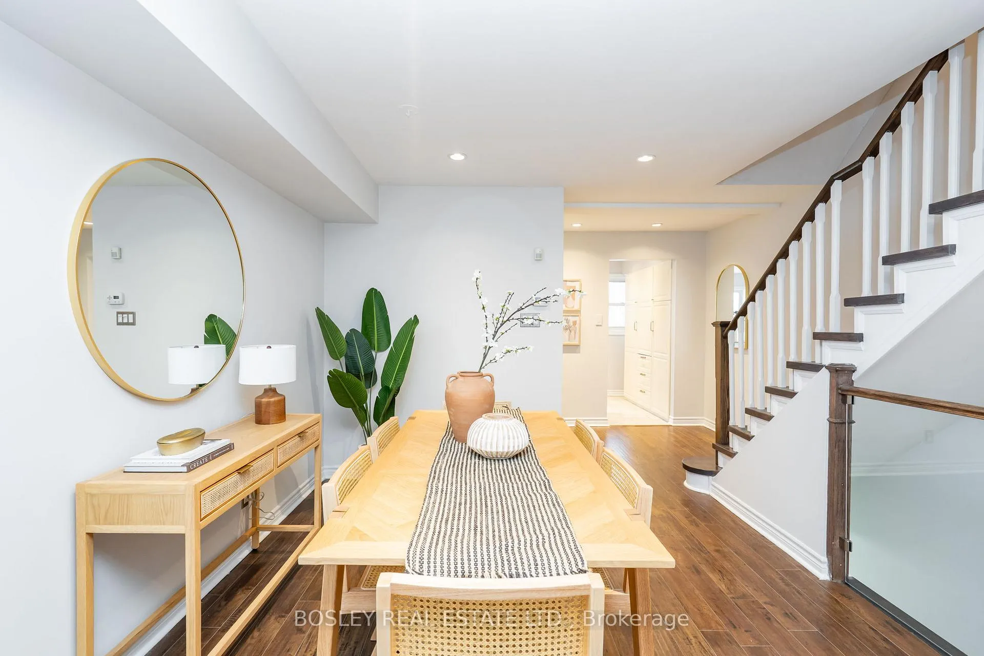 Photo 9 of 911C Adelaide Street W, Toronto, Niagara — HOMEH