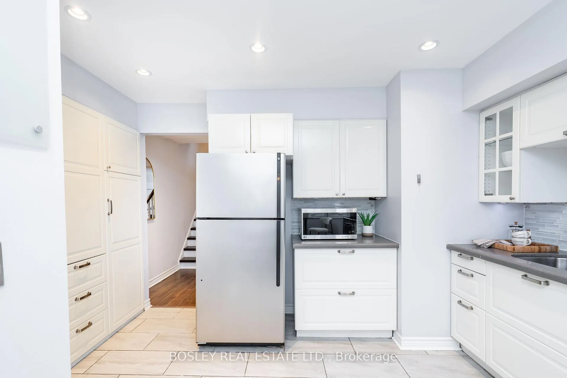 Photo 14 of 911C Adelaide Street W, Toronto, Niagara — HOMEH