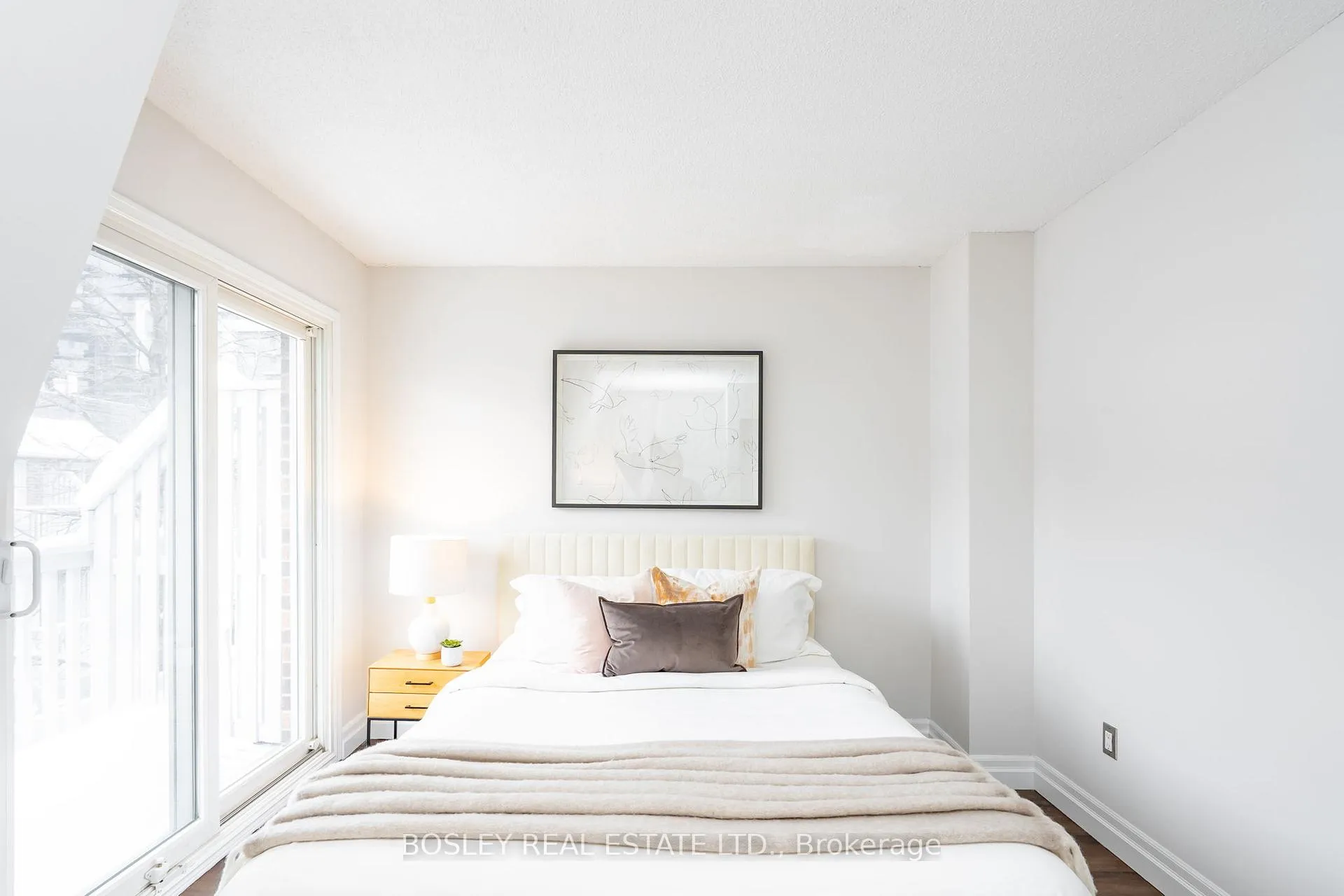 Photo 19 of 911C Adelaide Street W, Toronto, Niagara — HOMEH