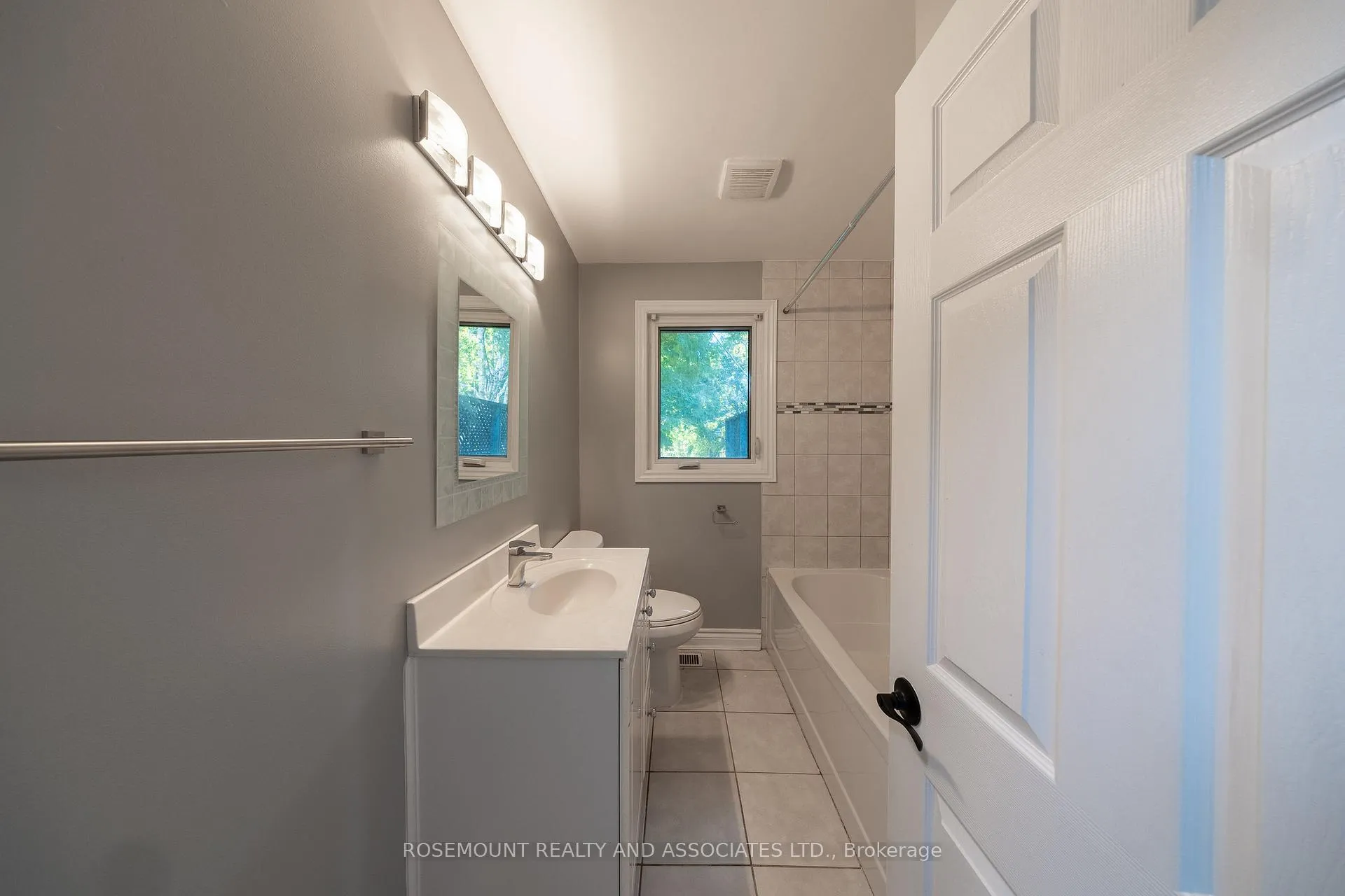 Photo 15 of 1413 Taunton Road, Clarington, Rural Clarington — HOMEH