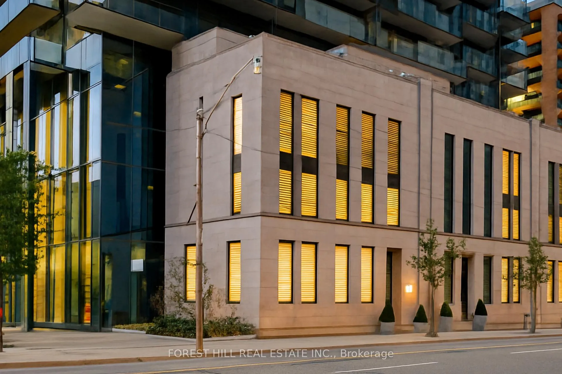 Front of 1074 Bay Street