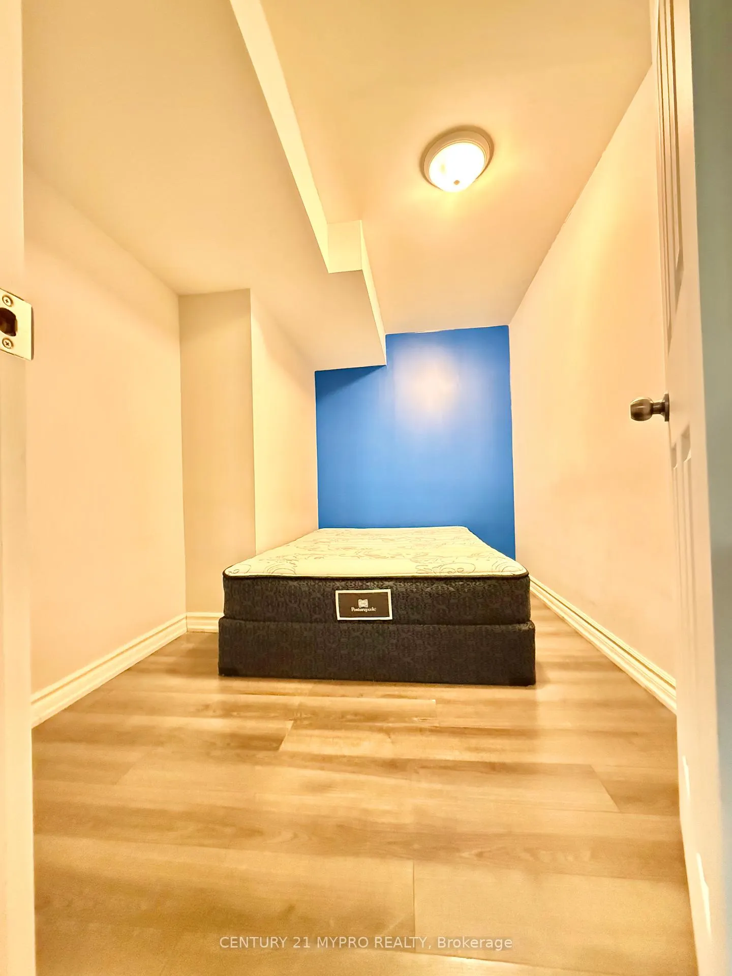 Photo 7 of 119 Wootten Way N, Markham, Markham Village — HOMEH