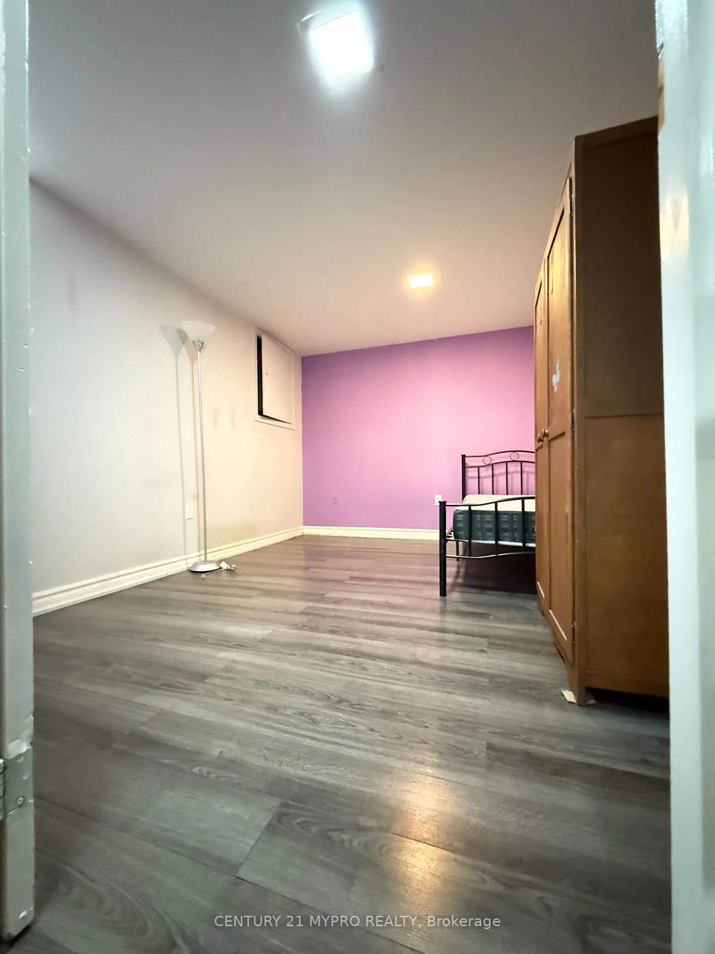 Photo 8 of 119 Wootten Way N, Markham, Markham Village — HOMEH