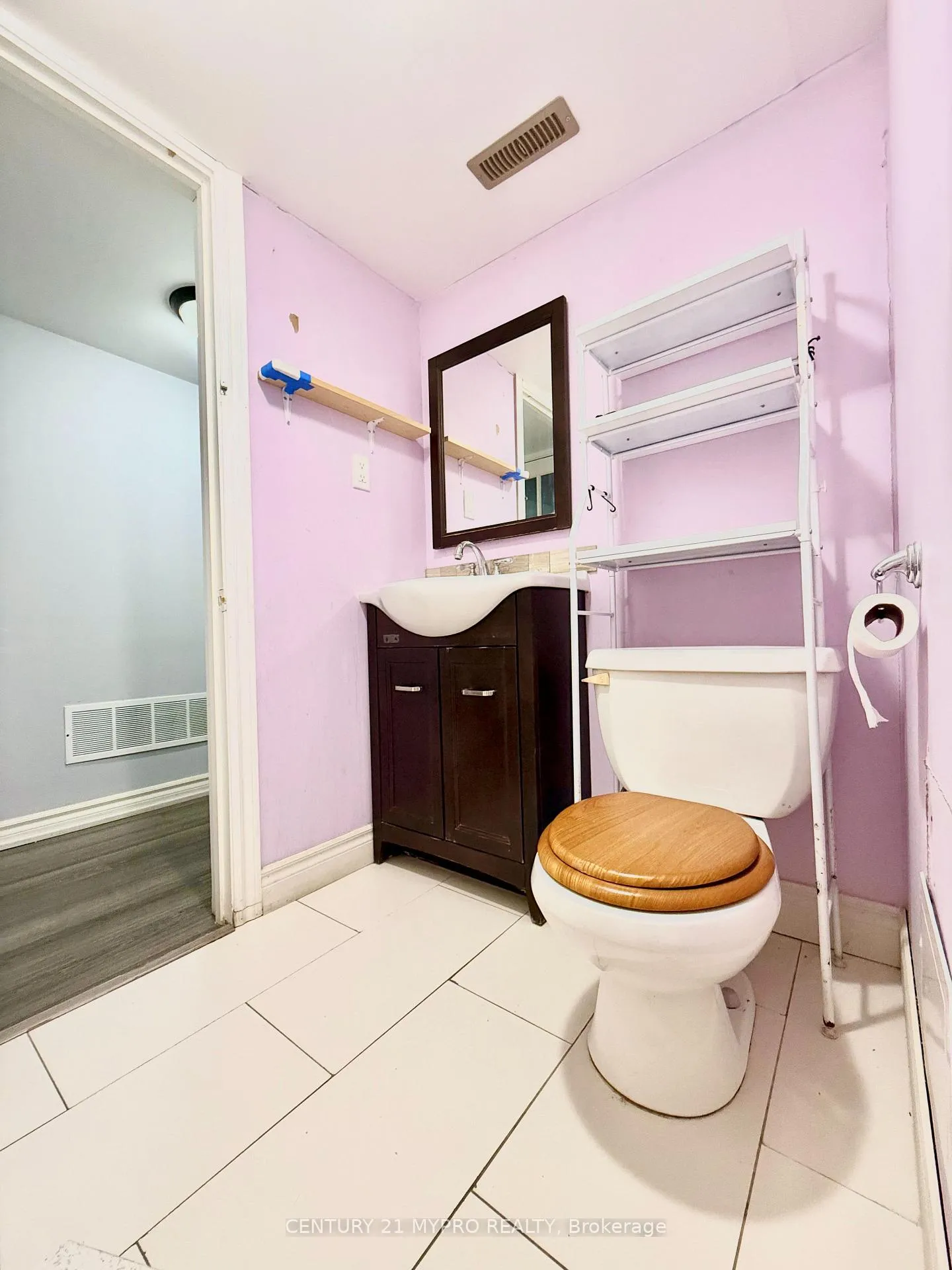 Photo 10 of 119 Wootten Way N, Markham, Markham Village — HOMEH