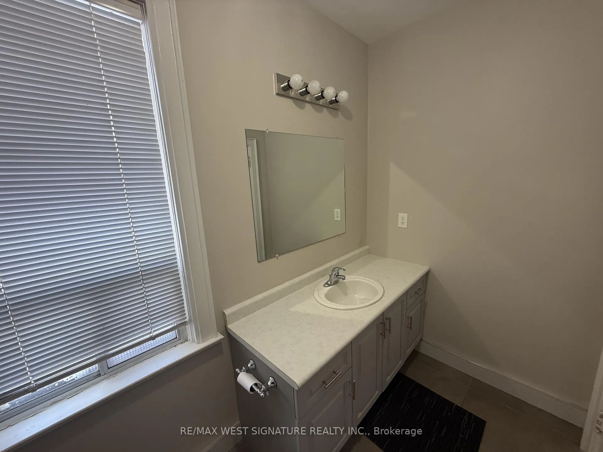 Photo 10 of 2984 King Road, King, King City — HOMEH