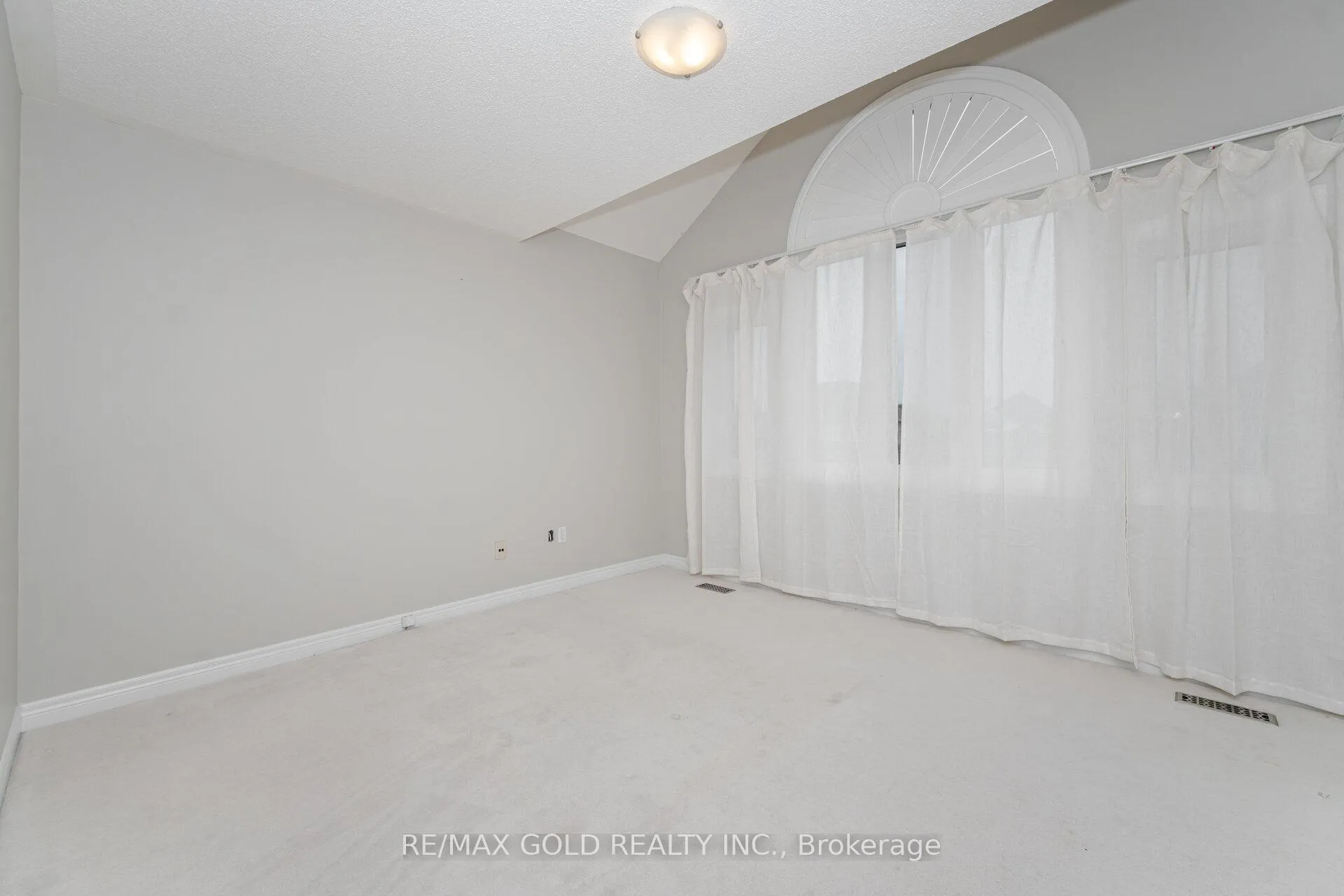 Photo 25 of 2 Treeview Crescent, Caledon, Rural Caledon — HOMEH