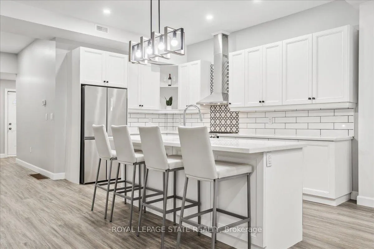 Photo 2 of Unit 2, 800 Beach Boulevard, Hamilton, Hamilton Beach — HOMEH