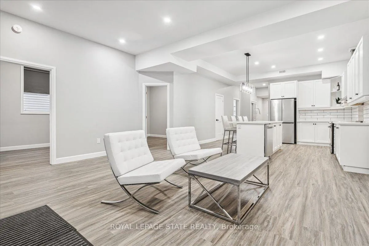 Photo 3 of Unit 2, 800 Beach Boulevard, Hamilton, Hamilton Beach — HOMEH