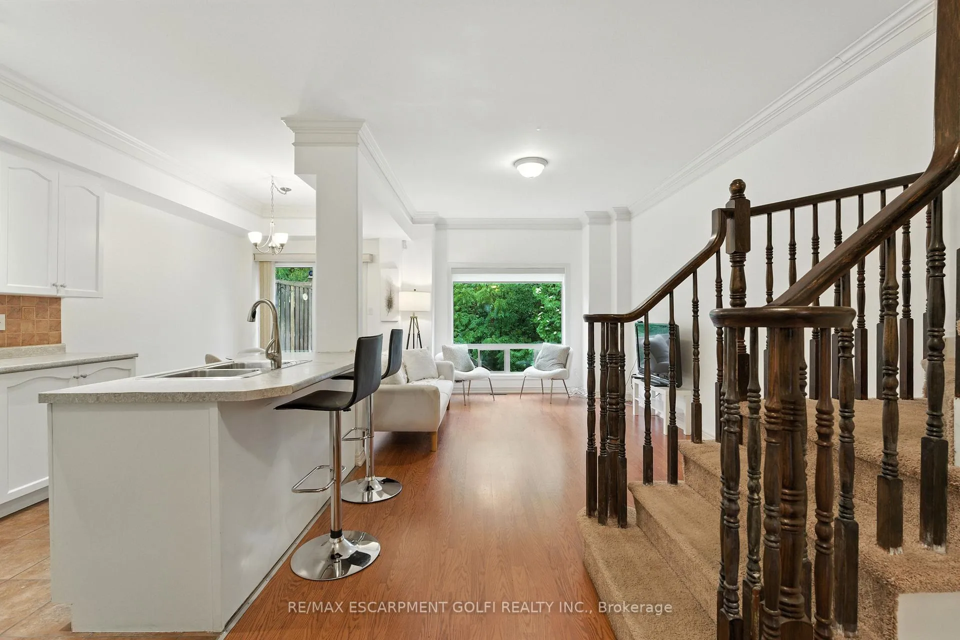 Photo 3 of 42 Chloe Street, St. Catharines, E. Chester — HOMEH