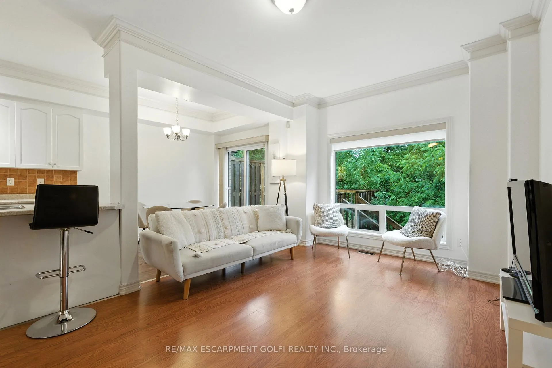 Photo 10 of 42 Chloe Street, St. Catharines, E. Chester — HOMEH