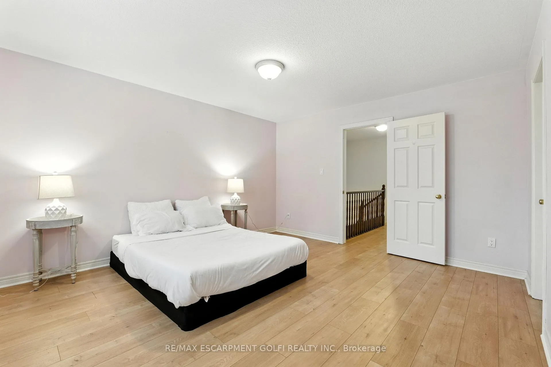 Photo 14 of 42 Chloe Street, St. Catharines, E. Chester — HOMEH