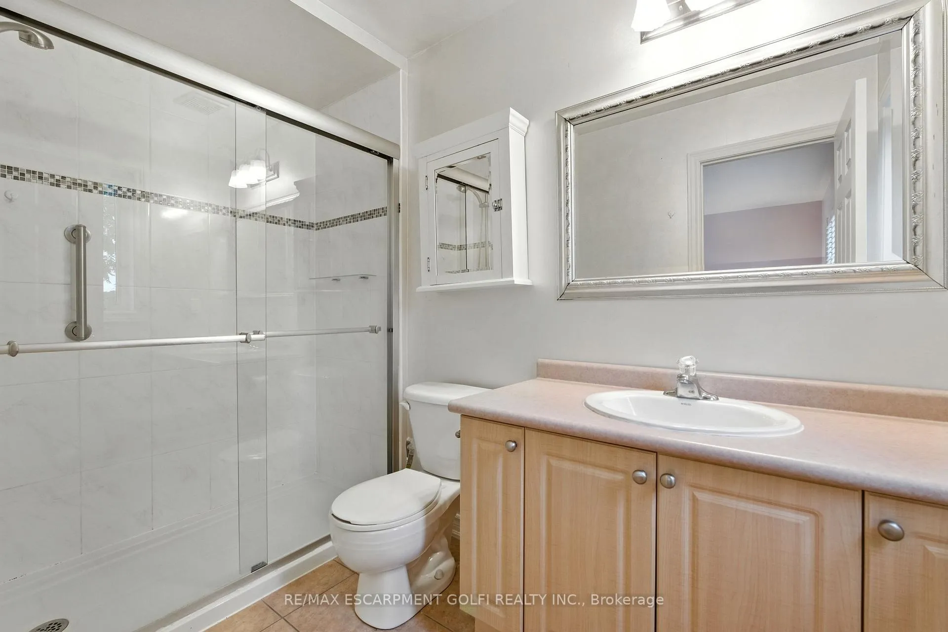 Photo 16 of 42 Chloe Street, St. Catharines, E. Chester — HOMEH