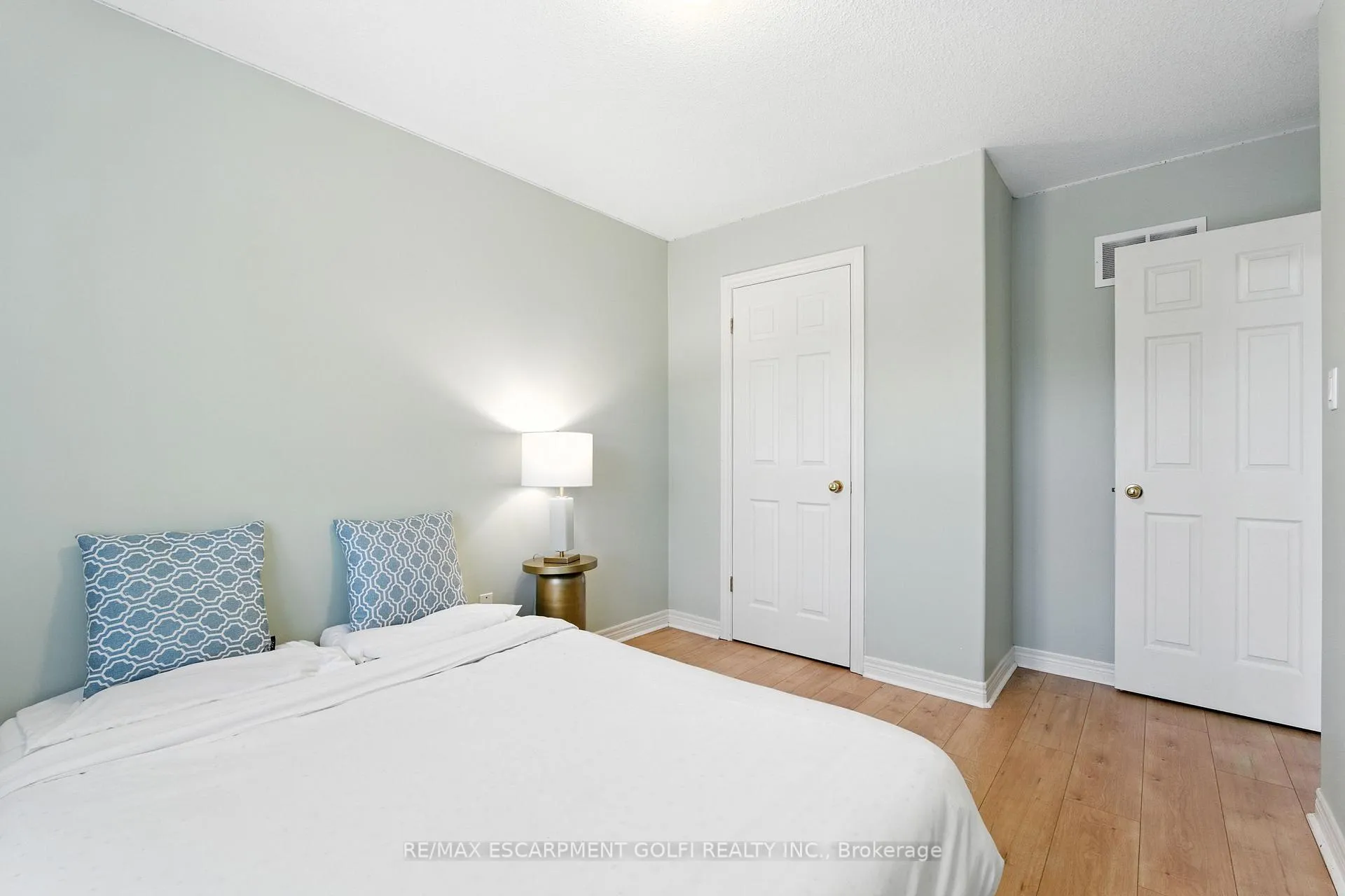 Photo 18 of 42 Chloe Street, St. Catharines, E. Chester — HOMEH