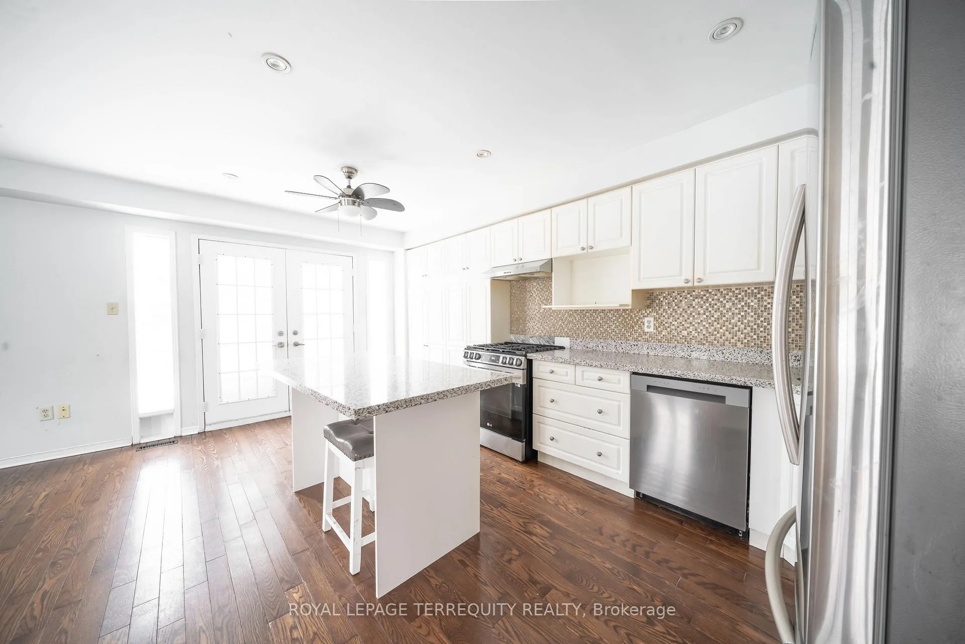 Photo 6 of 94 Creekwood Crescent, Whitby, Rolling Acres — HOMEH