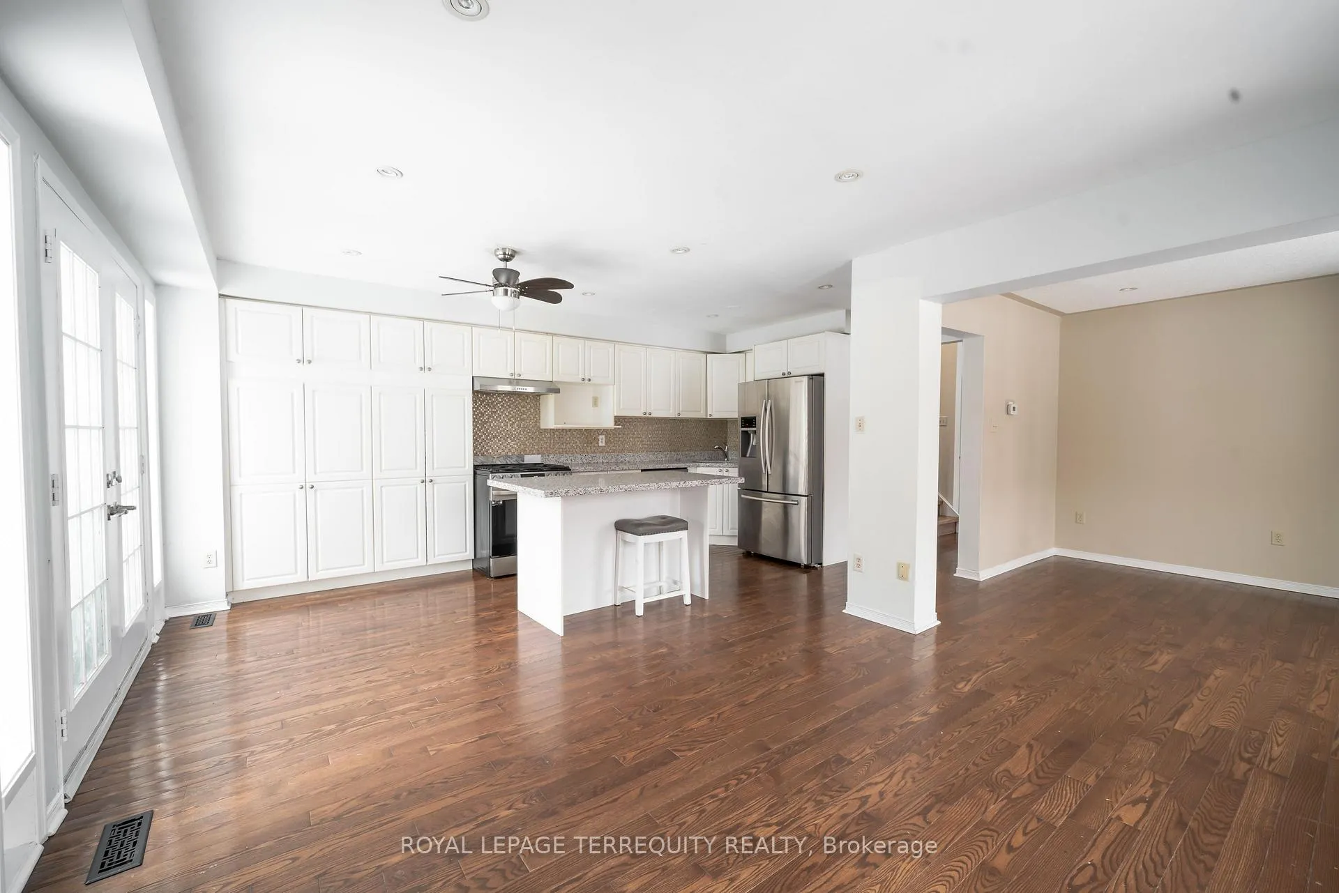 Photo 8 of 94 Creekwood Crescent, Whitby, Rolling Acres — HOMEH